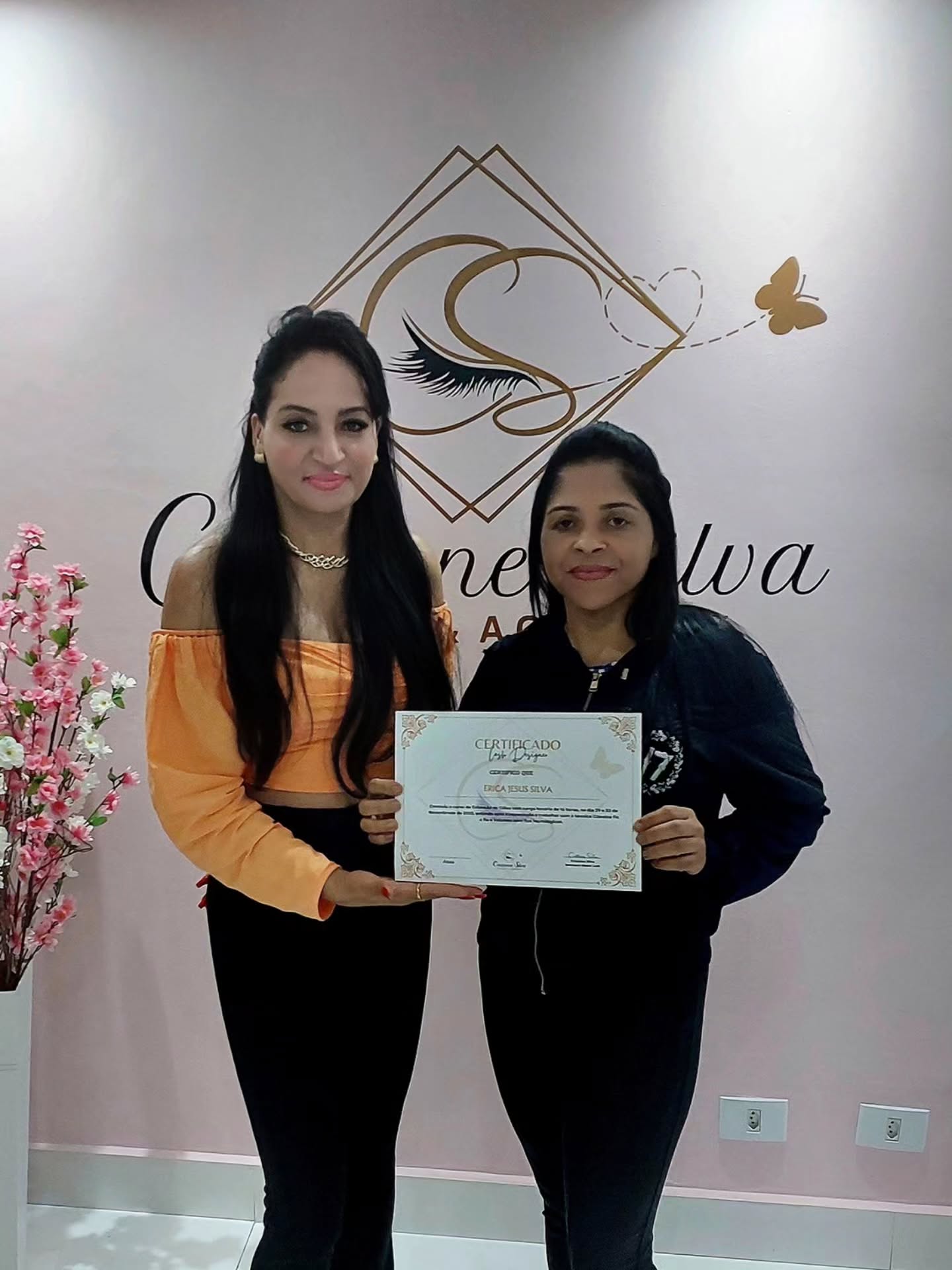 Cada aluna que formo é parte da minha trajetória como educadora na área de cílios.
Dedicação, prática e muito aprendizado fazem toda diferença.
#cursovip #jardimbonfiglioli #ButantãSP #formação #cilios #osasco