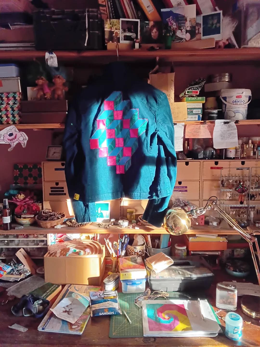 Something beautifull magical is happening...
Stay tuned! You don't want to miss this!
#newproject #dyeddenim #geometrical #patchwork #upcycling #handmadewithlove #handmade #magic #patterns #ancientpatterns #tobecontinued #tobecontinuedconcept