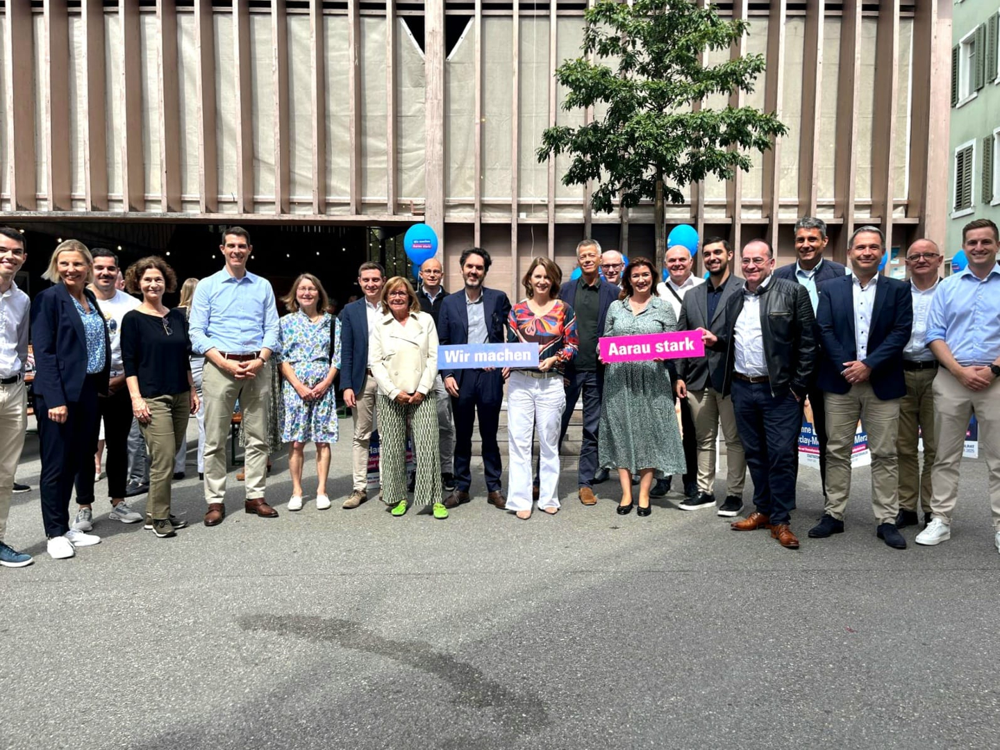 FDP Nominationsanlass Einwohnerrat Aarau: Ich wurde nominiert als Kandidat und freue mich riesig über das Vertrauen. Wir setzen auf neue Ideen, echte Nähe und Engagement. Gemeinsam wollen wir Aarau vorwärts bringen.
#Aarau #FDP #Einwohnerrat2025 #NeuerWind