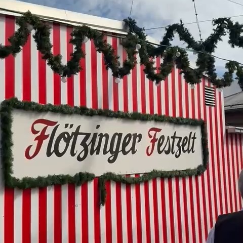 Wir sind super stolz, das Flötzinger Festzelt beim Herbstfest in Rosenheim mit unseren frisch gebackenen Kaisersemmeln zu beliefern. 🌟
Die passen einfach perfekt zum knusprigen Hendl, das dort serviert wird! 🍗🥖 Kommt vorbei, genießt die Fetzengaudi und lasst euch verwöhnen.
Prost auf ein tolles Herbstfest! 🍻🎉🍂
Euer BERGMEISTER Team
#bäckereibergmeister #bergmeister #leckerschmecker #handwerk #handwerkskunst #kaisersemmeln #herbstfest #herbstfestrosenheim #bäckerei #genuss #rosenheim #kolbermoor #stephanskirchen #schlossberg #wasserburgaminn #wasserburg #neubeuern #badfeilnbach #feilnbach #rohrdorf #thansau