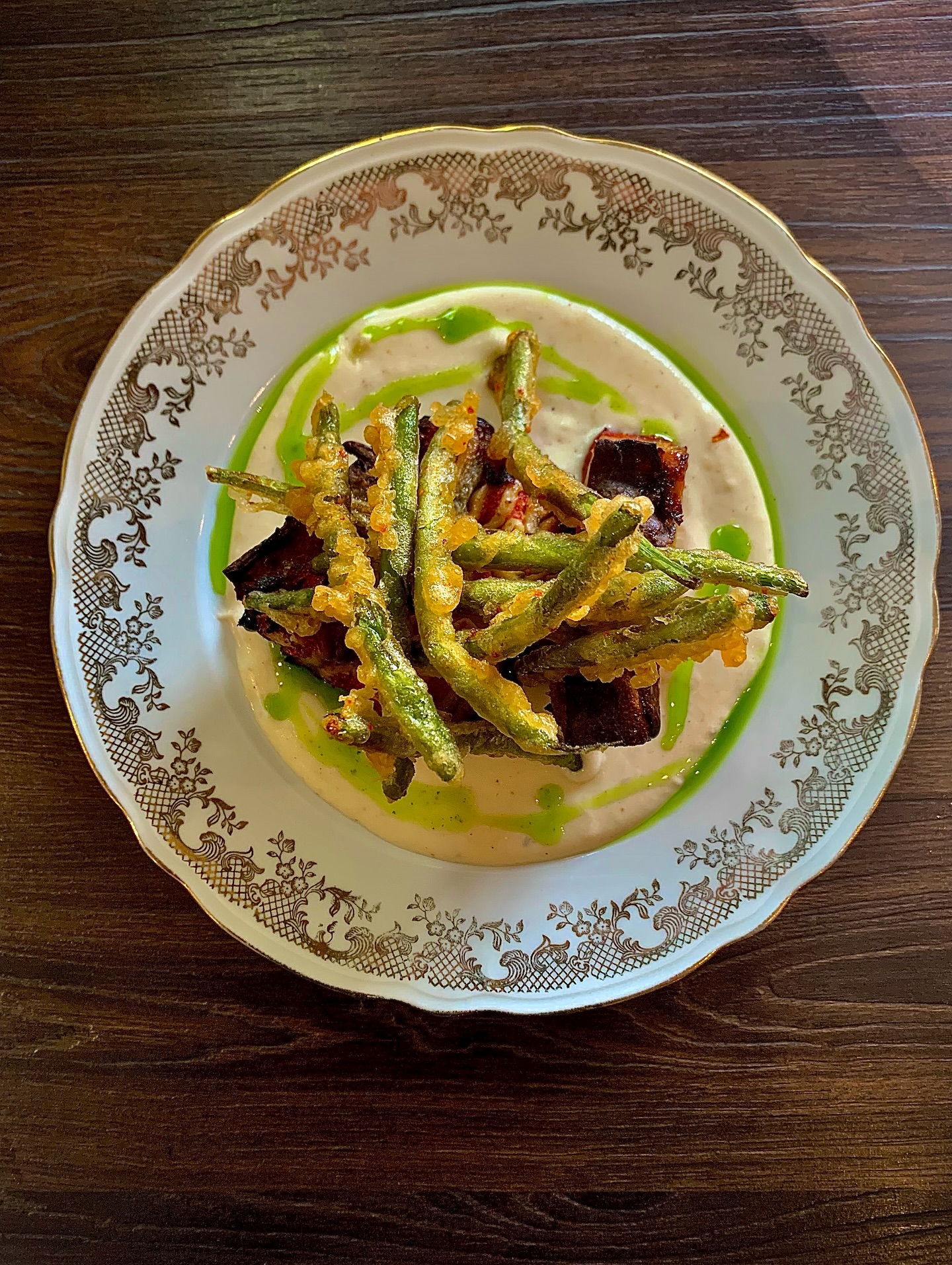 Lasagnes tomates et caviar d’aubergines, béchamel parmesan et tempura de haricots verts
#lyon #lyon3 #restaurant #bistro #vegetarian #vegetarianfood #michelin #fooding #gaultetmillau