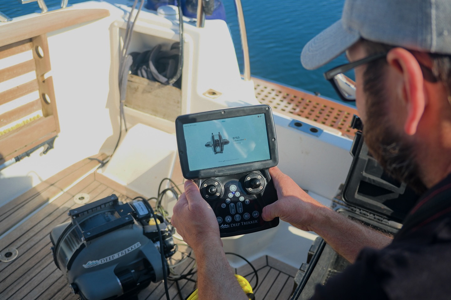 I dag var vi ute på teinejakt i et område hvor vi har fått tips om flere tapte teiner. Dessverre ble det bomtur, ingen teiner funnet. Men vi fant både kreps og andre rare skapninger.
Fint på sjøen i dag! 😀👍
.
.
.
#deeptrekker #rovpartner #rov #teinerydding #deeptrekkerdtg3 #spøkelsesfiske #oslofjorden