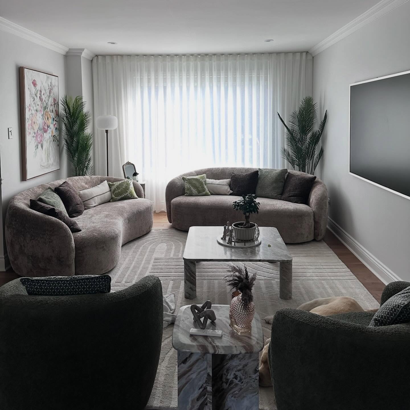 Chaleureux & Invitant
Chez MTL Blinds, on croit que le bon habillage de fenêtre change tout ✨ Ces draperies créent une ambiance douce, lumineuse et accueillante.
#MTLBlinds #IntérieursChaleureux #DécorationMaison #InspirationMaison #DesignMontréal