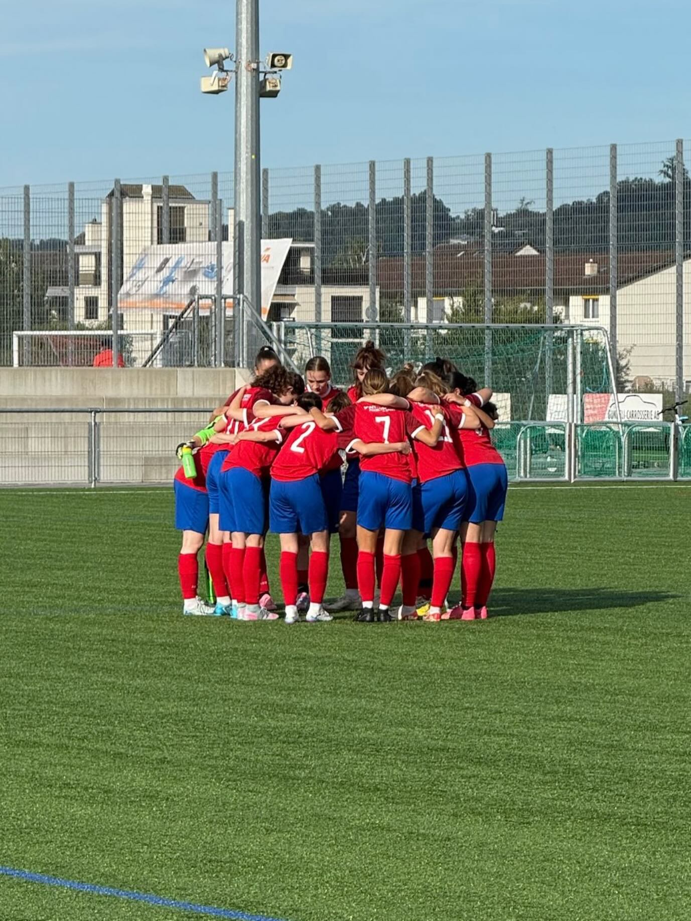 +3 ✅
Wir gewinnen zuhause gegen den FC Schwarz-Weiss mit 2:0! Tore für Reinach erzielten Sima und Lina.
Unsere Neuzugänge Leni und Merri zeigten in ihrem ersten Spiel für Reinach bereits eine starke Leistung!💪🏻
#hopprynach❤️💙