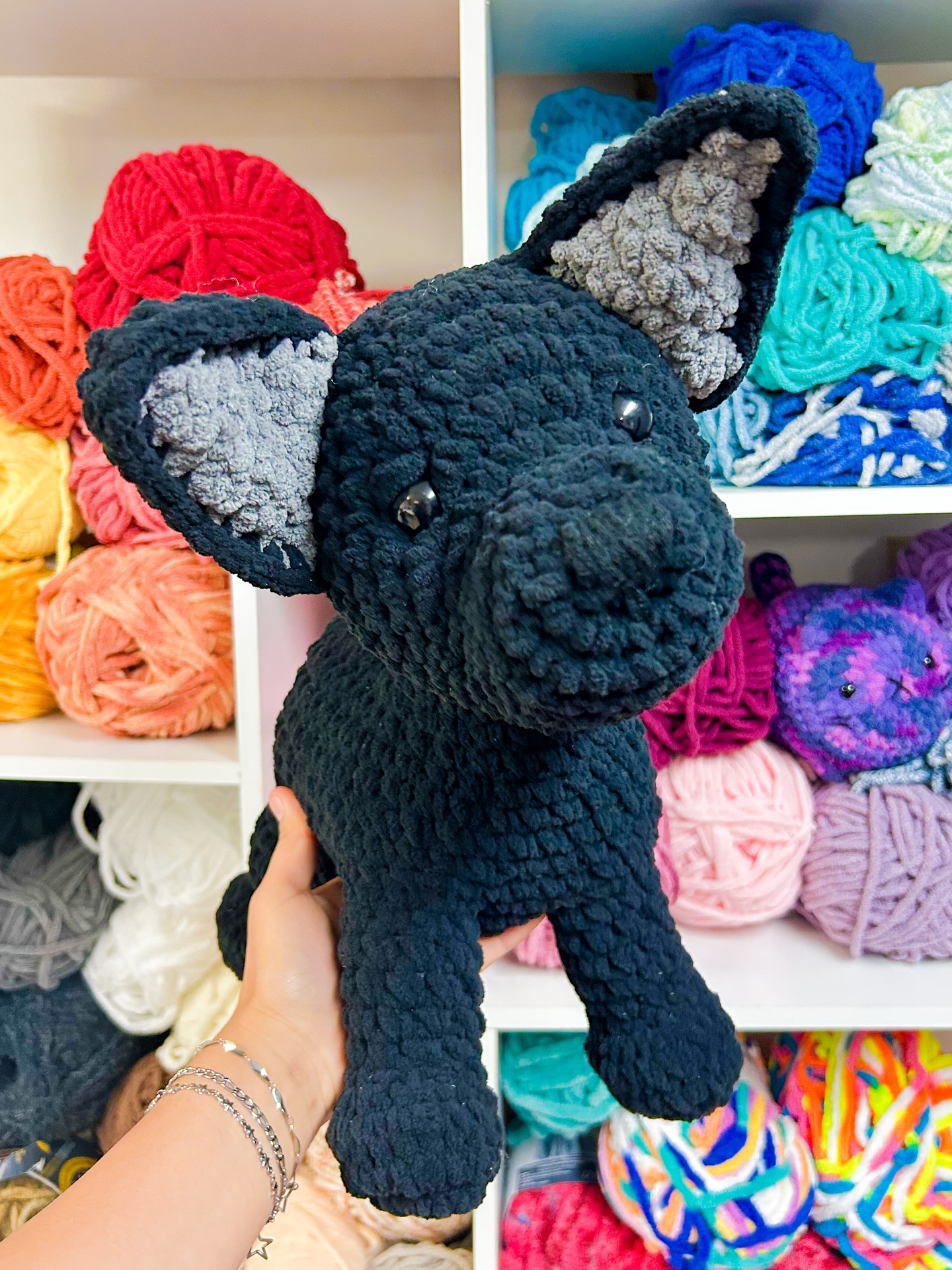 I just finished this adorable dog plushie custom order, and I’m obsessed with how he turned out! 🐾 I don’t usually make dogs, but I’m so glad I got to this time—it was such a fun project. 💕 COMMENT if you think he turned out as cute as I do!
#crochet #amigurumi #yarnfusion #handmadebusiness #crochetplushies #plushies
