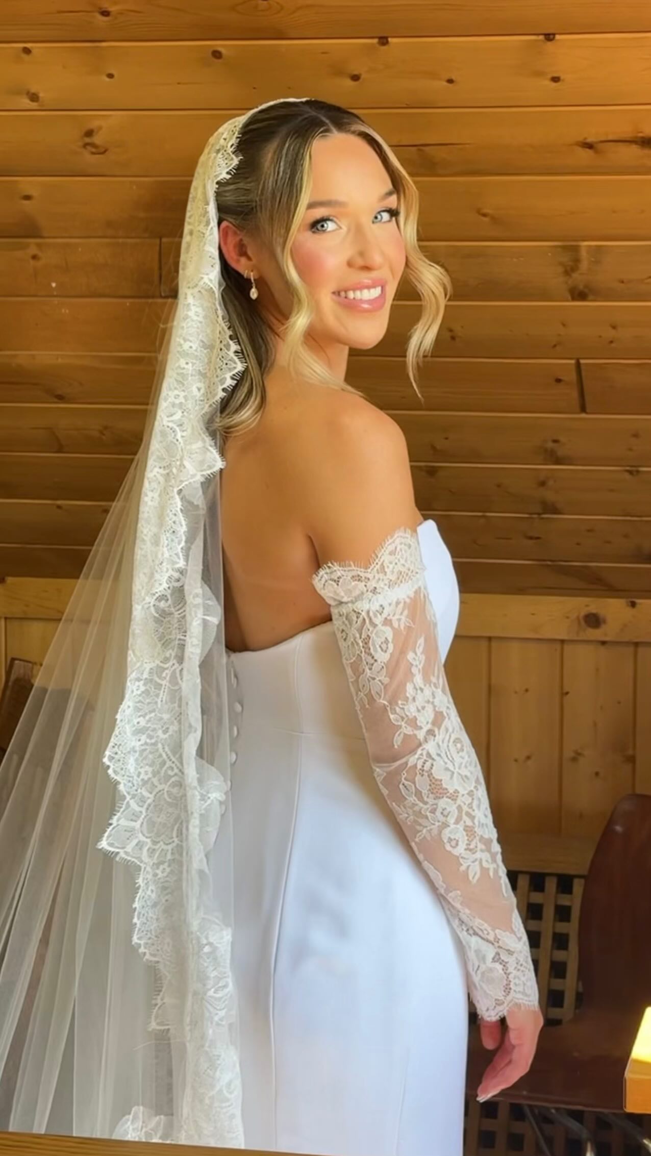 My darling Genevieve 🤍
Such a beautiful day with an amazing group of gals. I think I will dream of this veil until the day I die, it made me want to get married again! I can’t wait to share more from Gen’s day. 🥰
Hair by bestie @rjstylesco
My books are now open for 2026! 🤍
Ready to book your dream wedding glam?
📲Click the link in my bio or visit www.mlartistry.ca to inquire
.
.
.
.
.
.
.
.
.
Makeup Artist
Bridal makeup
Wedding makeup
Glowy makeup
Calgary makeup artist
Calgary wedding makeup
Calgary Bridal Makeup
#calgarymakeupartist #yycmua #bridalmakeup #calgarymua #bridalmakeupartist #yycmakeupartist #yycweddings #calgarymakeup #makeupartist #calgarybride #bridalglow #ʙʀɪᴅᴀʟɢʟᴀᴍ #weddingmakeupartist #weddingmakeup #promakeupartist