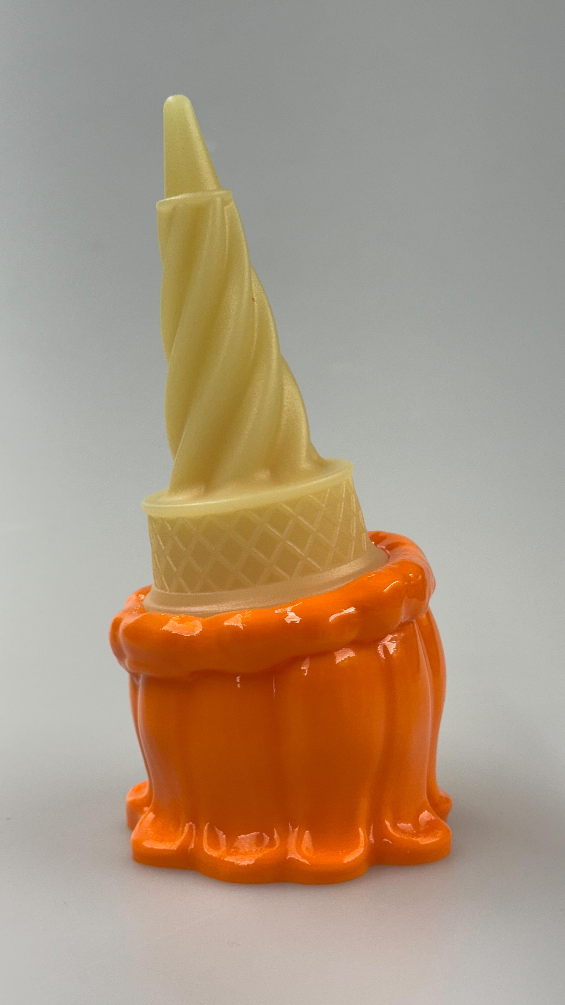 Still can’t believe I haven’t won an Oscar for my film making.
#vintage #retro #halloween #pumpkin #vinyltoy #sofubi #glossy #3dprinting #3dprinter #3dprint #resin #resincasting #maker #newjersey #madeinamerica #toy #toydesign #icescreamman #melt #character