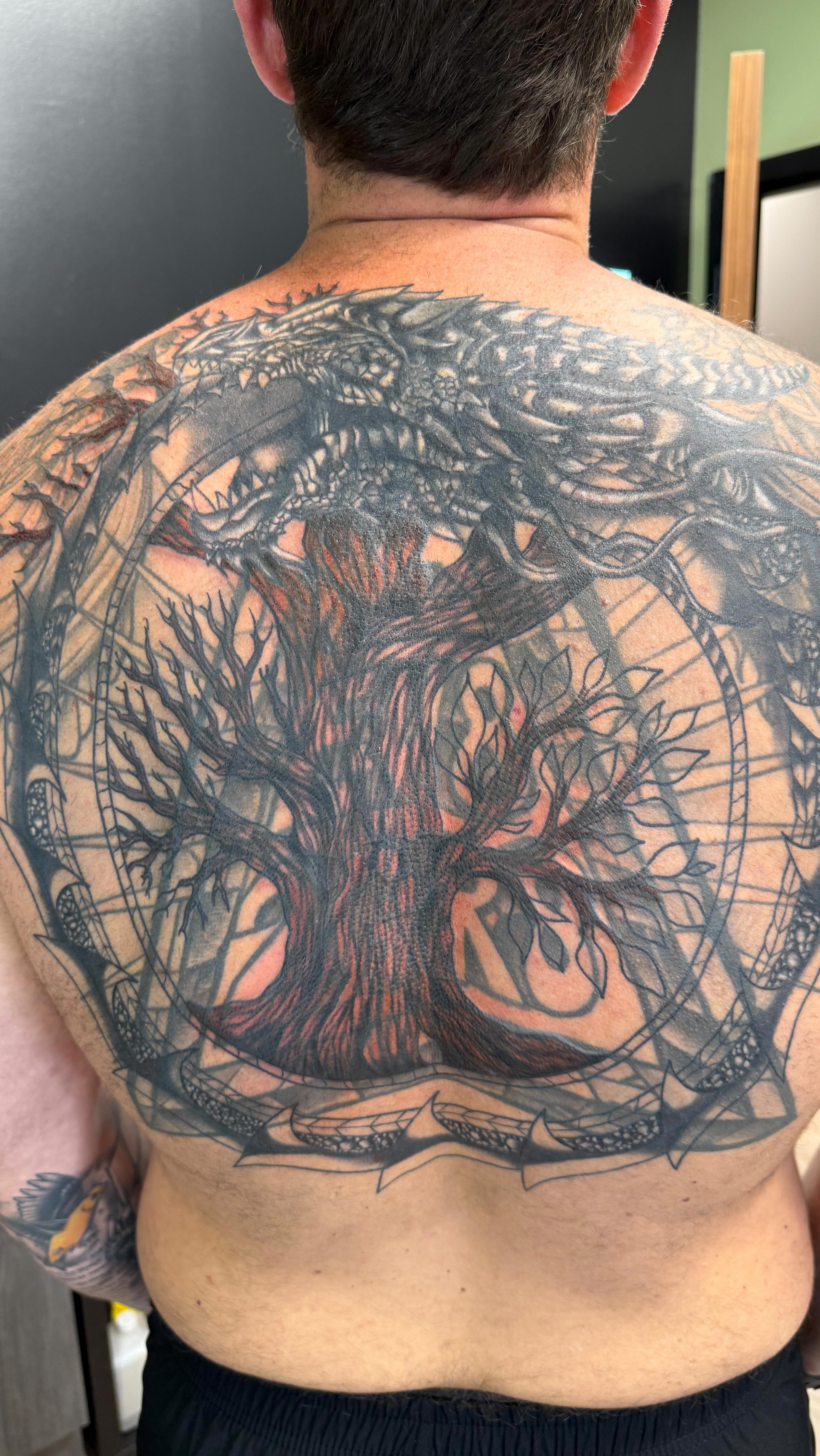 My biggest cover up to date! It’s been a fun project to work on and my homie @jasonmherrington has sat through it like a champ! Here’s to being 1/3 completed 😅
#sanantoniotattooartist #femaletattooartist #sanantoniotattoos #customtattoo #coveruptattoos