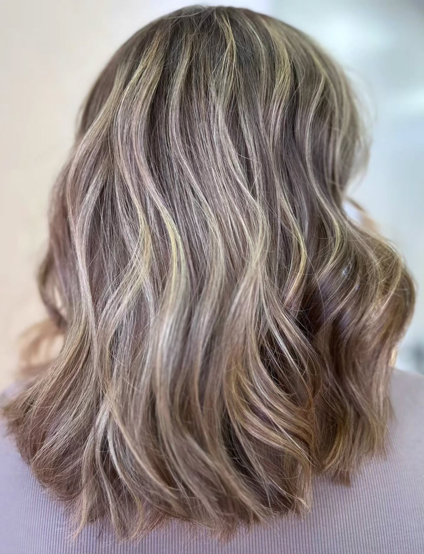 ✨ Nouvelle transformation capillaire ✨
Un joli balayage lumineux qui apporte relief et éclat à cette chevelure 🤍
Des reflets doux et naturels pour un rendu ultra tendance !
💇♀️ Envie de changer de look ?
Prenez rendez-vous dès maintenant 👉 espritcoiffure.fr
📍 L'Esprit Coiffure – Noyelles-Godault
📞 03 21 76 13 60
#EspritCoiffure #Balayage #HairTransformation #NoyellesGodault #CoiffureFemme #BlondHair #HairGoals