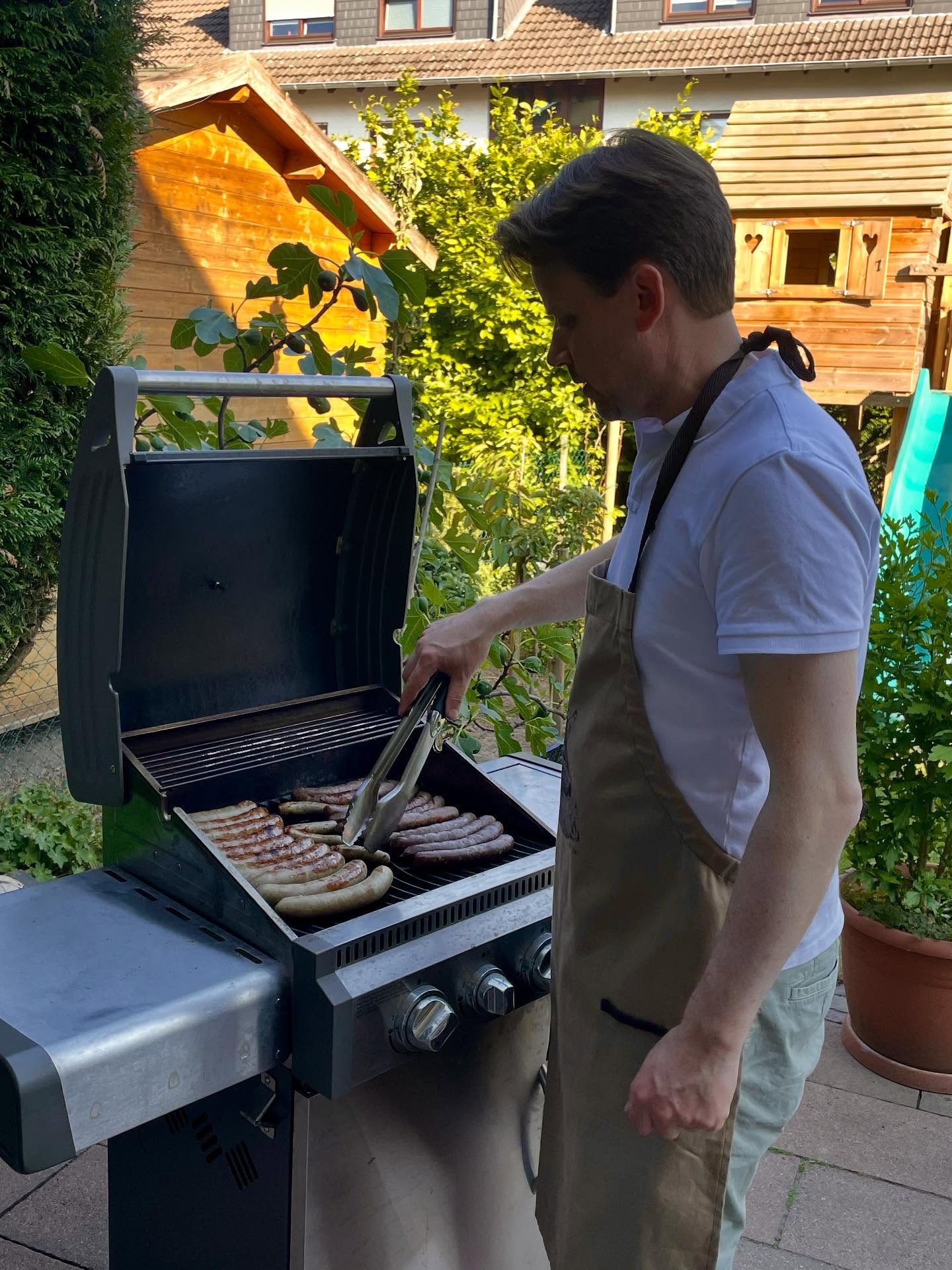 Nach dem Wahlkampf noch eben ein paar Würstchen aufgelegt! 🔥🥩🚀
#kommunalwahl #rheinischbergischerkreis
#grillenmachtglücklich