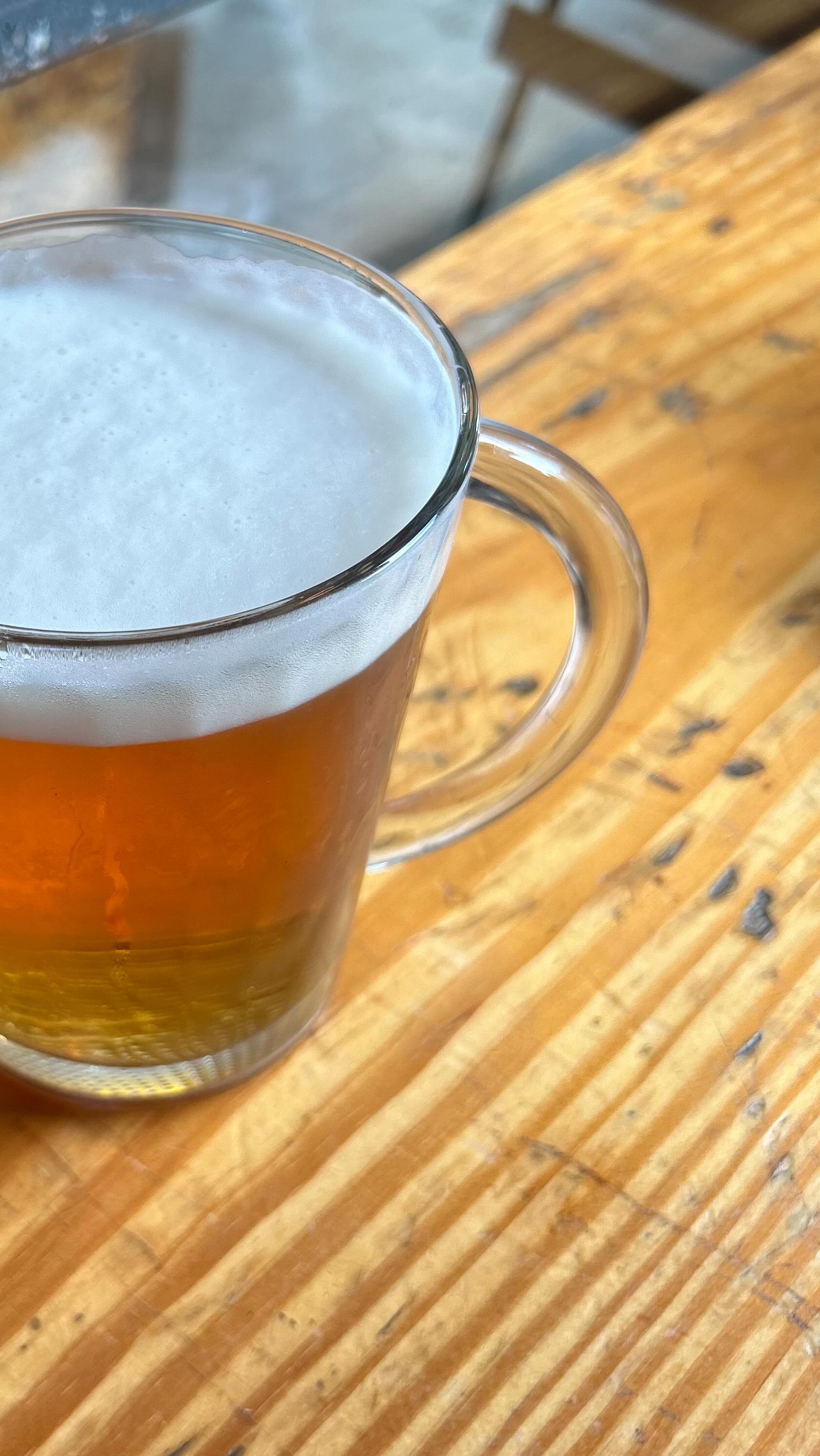 ➡️ Note la date dans ton agenda !
Le samedi 20 septembre à 18h00, rejoins-nous, viens souffler nos 8 bougies dans la bonne ambiance. 😉🍻
Tu boiras une bonne bière au bar, tu t’ambianceras sur du bon son grâce à @johnny_bionic , tu mangeras un burger délicieux de la @lacuisinedecomptoir86 et tu repartiras avec un nouveau tattoo car tu auras craqué pour un flash des artistes de chez @mauvaise_foi_tattoo.
Alors rdv le 20 septembre à 18h00 pour passer une super soirée tous ensemble ! 🍺🍔👌🏻