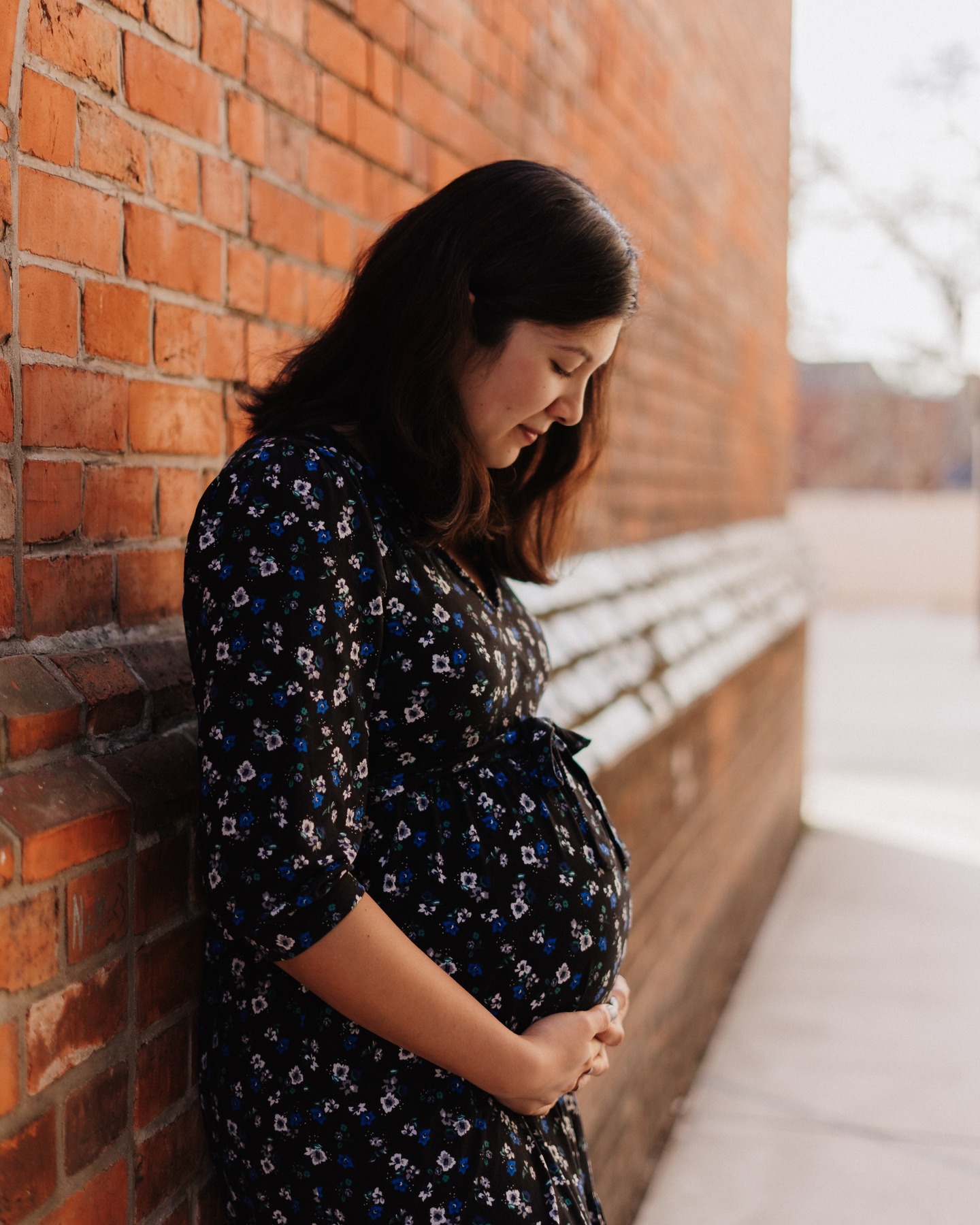 Babybauchshooting – die Magie der Schwangerschaft festhalten ✨
Jede Schwangerschaft ist einzigartig – voller Vorfreude, Liebe und kleiner Wunder. Mit einem professionellen Babybauchshooting halte ich diese besondere Zeit in natürlichen, emotionalen Bildern für euch fest.
📸 Wann ist der beste Zeitpunkt für Babybauchfotos?
Die schönsten Aufnahmen entstehen zwischen der 28. und 34. Schwangerschaftswoche – euer Bauch ist schon wunderbar rund, und ihr fühlt euch meist noch wohl.
📍 Babybauchfotos in Bad Segeberg, Lübeck & Umgebung
Jetzt Termin sichern und eure besonderen Momente für immer bewahren.
#babybauchshooting #babybauchfotos #schwangerschaftsfotos #badsegeberg #lübeck #babybauchfotografie #vomlichtgeküsst #familienfotografie #natürlichefotografie