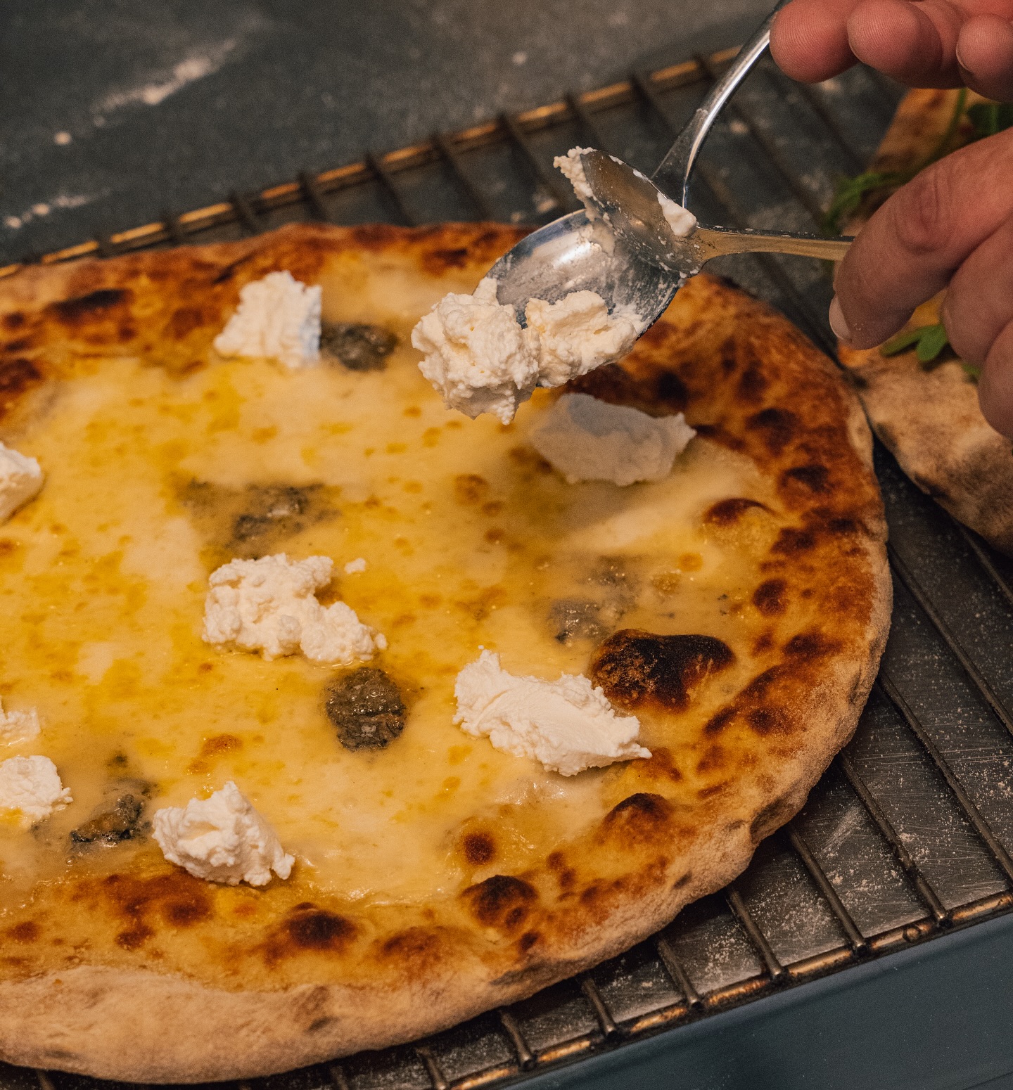 Freshly baked perfection topped with creamy ricotta – because pizza deserves a touch of love after the oven. 🍕🤍
#PizzaLovers #FoodieHeaven #ArtOfPizza #CheeseLovers #HomemadePizza #Foodstagram #FoodieLife #InstaFood #PizzaArt #GourmetPizza