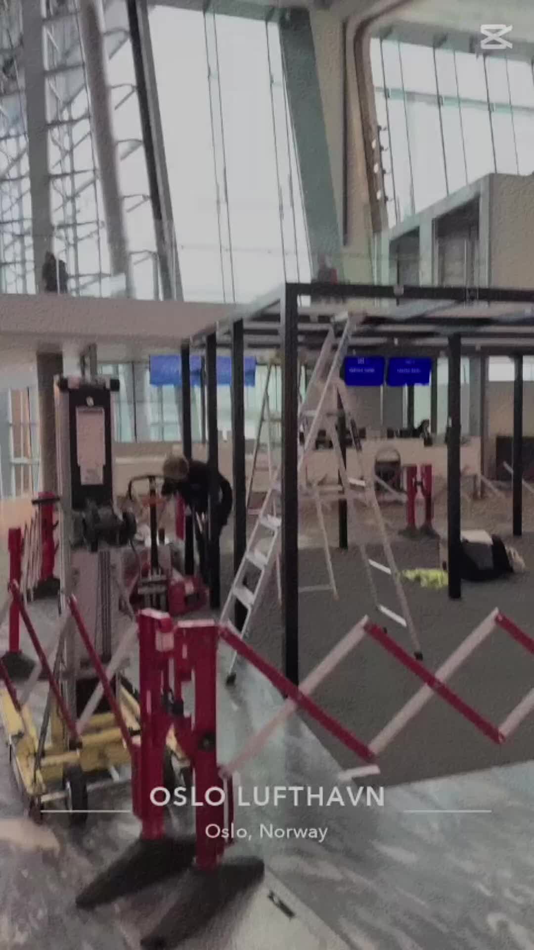 ✨ Something exciting is happening at Gardermoen…
Vi bygger akkurat nå en helt ny pop-up butikk, men hva som kommer holder vi hemmelig litt til.
Hint: Det blir verdt å stoppe opp på vei til gaten 👉
#popupbutikk #osloairport #gardermoen #reiseglede #newshop #butikkutvikling #interiør