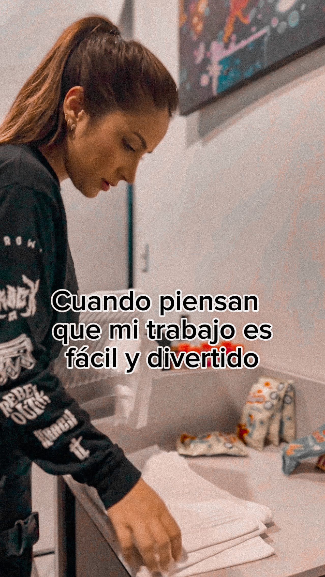 Cuando la gente dice que mi trabajo es fácil y divertido…
Sí, claro… solo hay que resolver 127 cosas al mismo tiempo, sin perder la sonrisa, la señal del celular ni la paciencia 🙃
Spoiler: no es fácil, pero sí es mi pasión🤍
#roadmanager