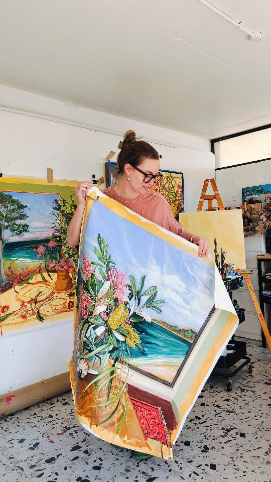After months of painting small, it's so nice back to working a bit larger again.
I've been slowly introducing interior scenes into my work over the last year, so it's nice to scale these up a bit now. You can see some more of those in progress behind me!
This painting is currently untitled
Acrylic on poly cotton canvas
#artstudio #stilllifepainting #landscapepainting #australianflowers #australianart #australianartist #flowers #australianbeaches #coastalstyle