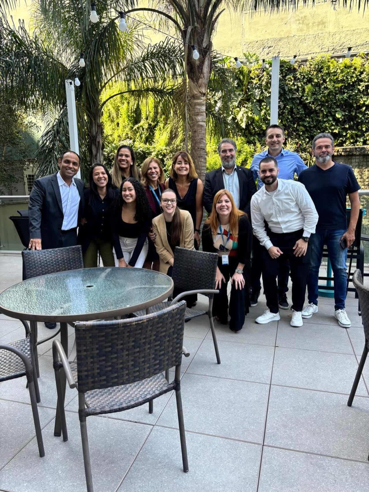 Um almoço super especial, com a presença da @porto e do nosso cliente fiel, que está conosco há 18 anos no produto Saúde Empresarial.
Agradecemos imensamente a todos os nossos clientes que caminham conosco nessa trajetória, fortalecendo nosso propósito e inspirando nossa evolução contínua.
Que possamos seguir juntos, construindo novos capítulos de sucesso. ✅