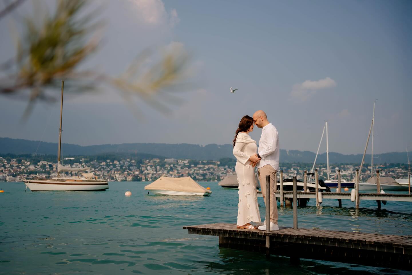 This sweet family is growing—and glowing!
It was such a joy capturing their love and those precious baby bump moments by the lake. Water is truly my favorite backdrop—there’s something so peaceful and timeless about it. I just love it! Do you feel the same? 🤍.
.
.
.
Newborn, Family & Maternity Photographer in Zürich area | Ksenia Photography
.
.
Neugeborenen-, Familien- & Schwangerschaftsfotografin im Raum Zürich | Ksenia Photography
.
.
.
.
. #maternityphotography #motherhood #zurich_switzerland❤️ #newlife #pregnant #pregnancy #schwanger #schwangerschaft #mutter #baby #babybellyshooting #babybauch #momlife #outdoor #momtogs_mamas #momtobe #swissmom #boho #magnolia #babymom #schwangerschaftsshooting #baby2025 #secondtrimester #cute_pregnancy #maternityfashion #maternityshoot #babybauchfotos