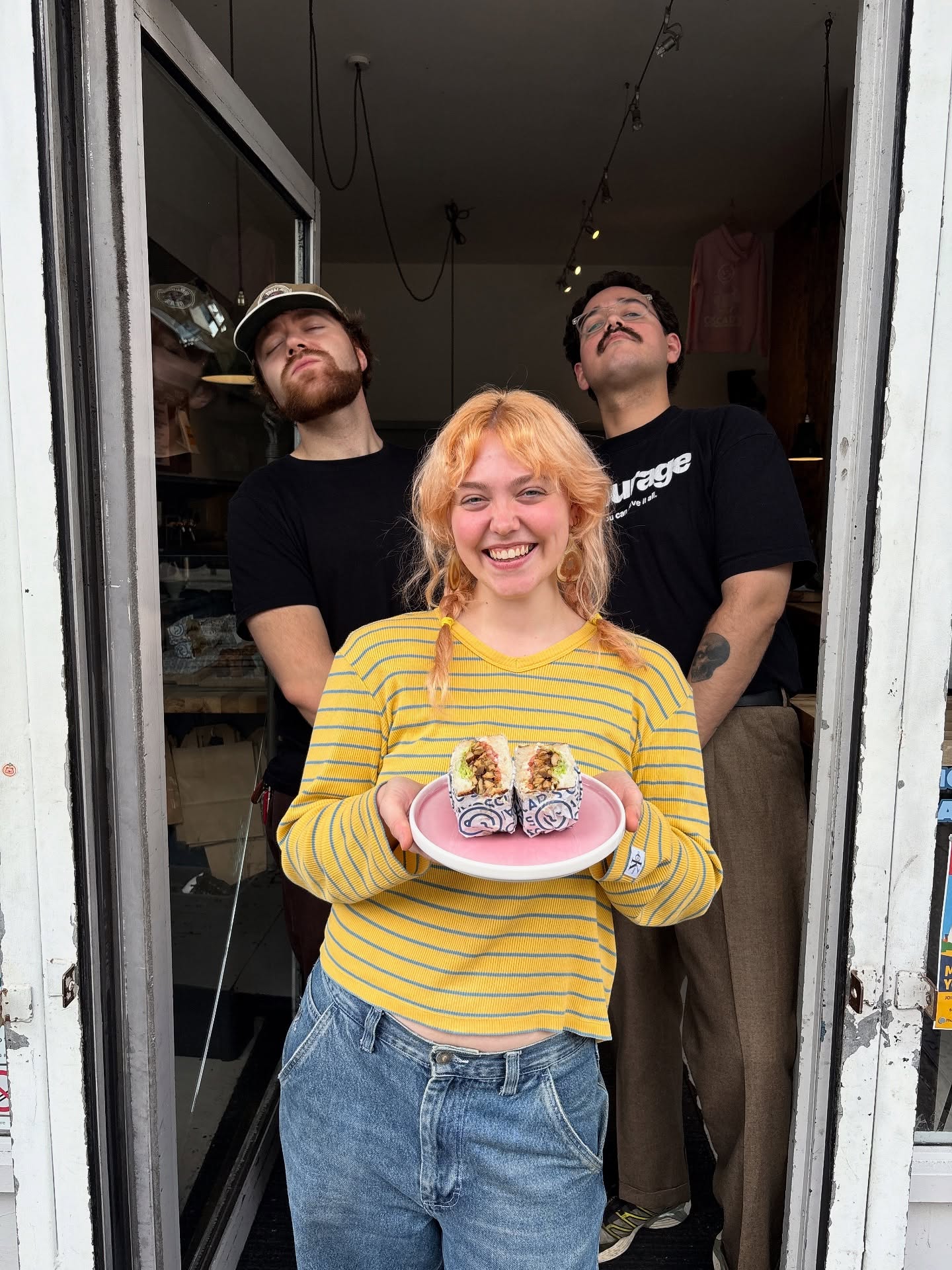 September sandwiches alerttttt ‼️🚨🔔 All the details of the M.L.T and the Curried Egg Mayo below:
M.L.T 🍄🟫 smokey shiitake mushrooms, shrettuce, heritage tomatoes, house vegan mayo
Curried Egg Mayo 🥚 cacklebean eggs, curried house mayo, pickled red onion, spinach
On every weekday until they sell out so plan accordingly 🫡