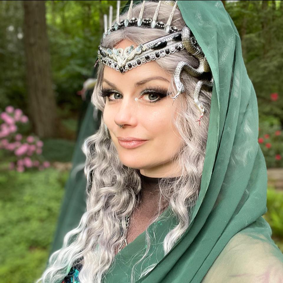 Fall Performer
Sol'Aura Pearl
Experience the enchanting world of Sol'Aura Pearl, a unique blend of esoteric theatrical elements and belly dance. Her ability to channel divine energy through movement is nothing short of breathtaking. ✨