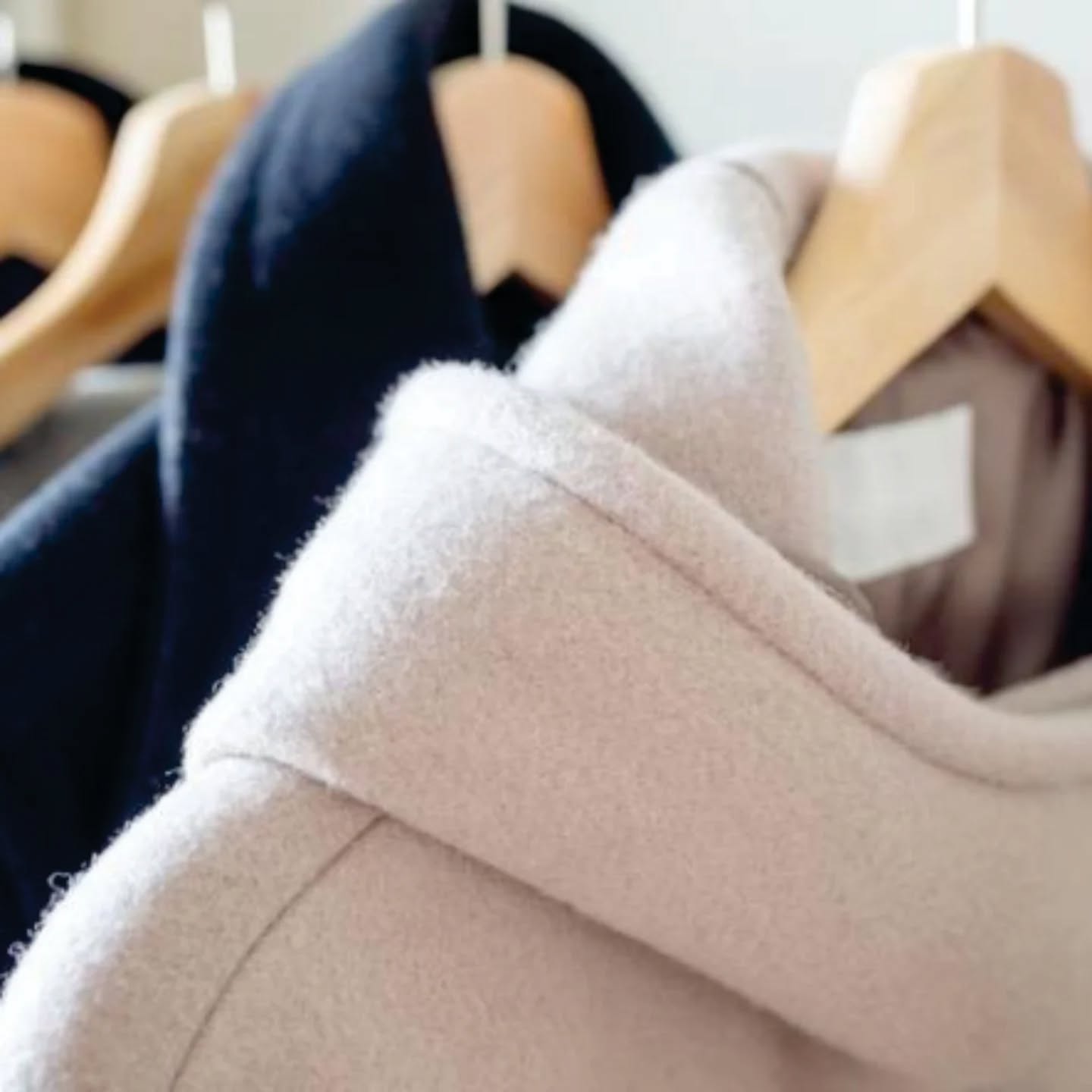 For you: four, fast start-to-finish de-cluttering projects you can tackle between school drop-off and pick-up or while dinner roasts in the oven.
Click link-in-bio to read my latest blog post: Fall Quick Fixes π π
#declutteringtips
#bitesizedorganizing #professionalorganizing #professionalorganizer #bayareaorganizer #amscotthome