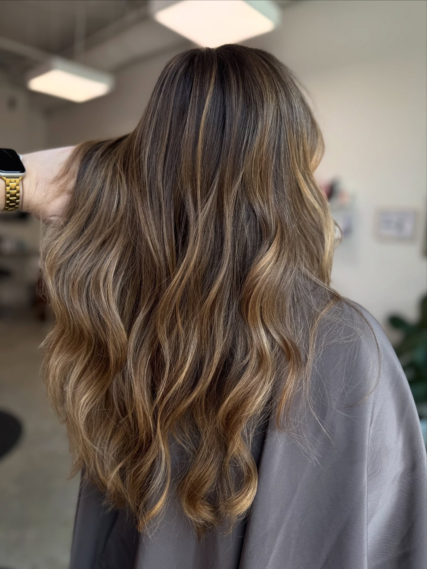 all we did is refresh McKenzie’s gloss and that’s the magic of lived in color ✨
#noda #clthairstylist #clthair #charlottehairstylist #charlottehair #charlottebrunette