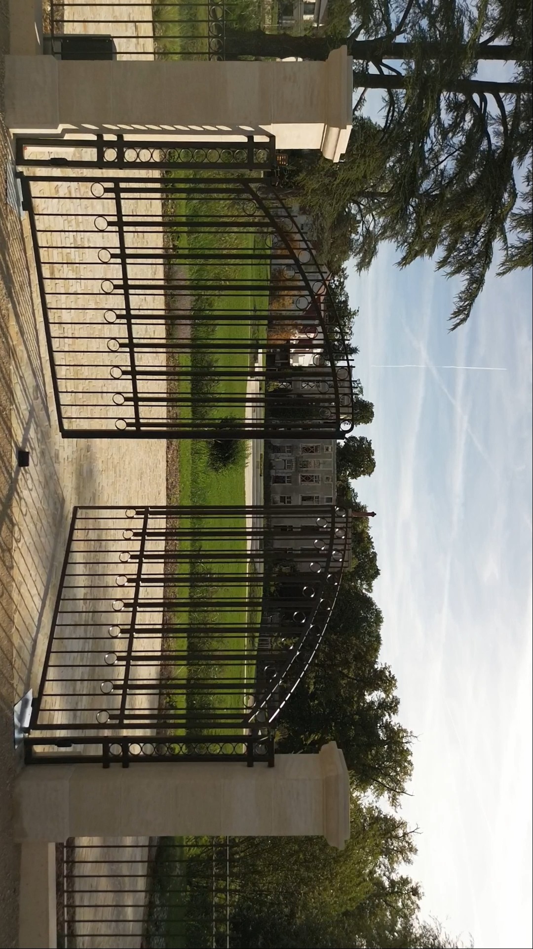 Vidéo de l'inauguration du parc des Tournelles à Crespières
réalisée par Flym.
Merci à la mairie de Crespières pour sa confiance.
Maintenant c'est à votre bien d'être mis en valeur.
#vol #drone #parc #yvelines