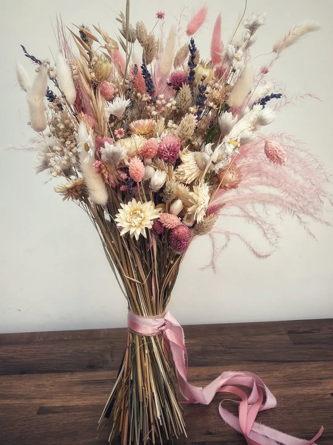 Pretty Bridal bouquet and Bridemaids bouquet 💗💗
Check out my website if you are interested in dried bespoke flowers for your special day .😍
#bridalbouquet
#driedflowerwedding
#weddingidea
#smallbusinessowner
#driedflowerarrangements