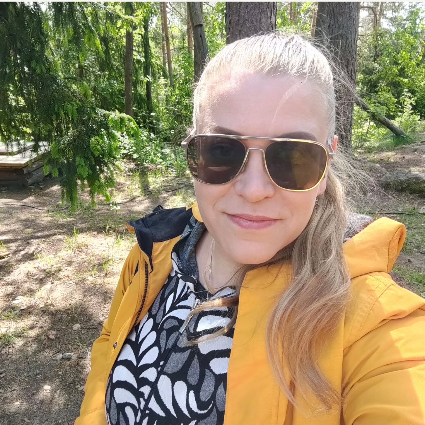 Hypnoterapeuttisi Mirika tässä ❤️
🦚 Mistä tiedät olevasi tietoinen ihminen? 🦚
*Ymmärrys siitä, että uskomuksesi, tietoisuutesi ja värähtelysi määrittävät todellisuutesi
*Ymmärrys siitä, että olemme nuori, kehittyvä laji maailmassa/ maailmankikkeudessa
*Ymmärrys olemuksen ja todellisuuden moniulotteisuudesta
*Ymmärrys siitä että aikaa ei ole ja kuinka kokemus ajasta muodostuu tietyssä ulottuvuudessa ja tiheydessä
*Ymmärrys siitä että luot oman todellisuutesi havainnoillasi
*Ymmärrys siitä, että mielesi koostuu fyysisen ja metafyysisen havainnoinnin osista ja se osa mitä käytät eniten, määrittää todellisuuskokemuksesi itsestäsi ja elämästäsi
*Ymmärrys siitä että luonto ja liikkuminen lääkitsevät kehoasi ja mitä luonnollisemmin ravitset itseäsi, sen mukaisesti kehosikin toimii
*Ymmärrys siitä, että todellistat ne aikalinjat eli todennäköiset todellisuudet, joihin fokuksesi laitat
*Ymmärrys siitä, että olet itse muutoksen katalyytti ja kuinka maailmasi, jonka aikalinjalle olet fokusoinut ja miltä tasolta siitä havainnot, muuttuu itsellesi tietoisilla teoillasi, toiminnallasi ja käytökselläsi.
🔥 Aktivoi toimintasuunnitelmasi universaalien lakien avulla 🔥
11 viikon Hypnoosivalmennus alkaa 18.9!
Tutustu: omamo.fi/universaalit-lait-hypnoosivalmennus
#hypnoosivalmennus #universaalitlait #kvanttimekaniikat #tietoisuus #todellisuus #muisti #anatomia