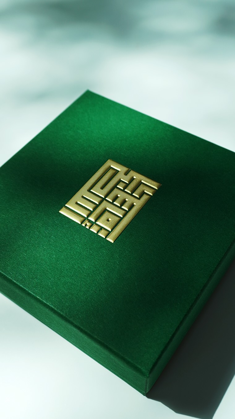 An invitation arrives in deep green, tucked neatly inside its own bag. A thoughtful detail that makes the first impression feel personal and intentional.
To explore our collection tap our #linkinbio | Enquiries: info@thecardco.ae | +971 4 364 9280
#TheCardCo #LuxuryStationery #WeddingDetails #EditorialWedding #WeddingInspiration #DestinationWedding #LuxuryDesign #WeddingAccessories #DesignAware #VogueBridesStyle #2025WeddingTrends #2026Brides #WeddingInspiration #UAE #Weddings #LuxuryWeddingInvitations #BespokeStationery #CustomWeddingInvites #GreetingCards #CraftedFineStationery #CardCoLuxury #WeddingInspo #Saudi #KSA #RoyalWedding