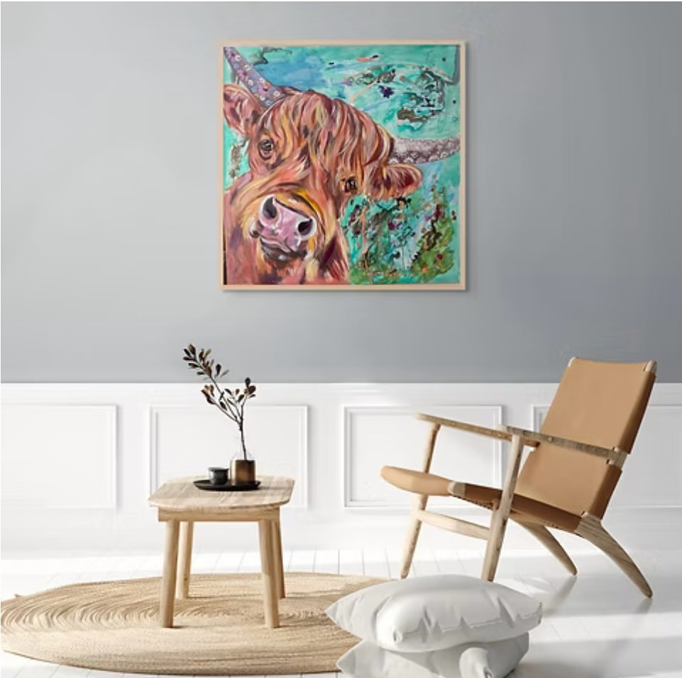 This cutie “Highland Gaze” has been one of the best sellers in prints and is now available in a more budget friendly 200g satin poster version, offering a more affordable option while not skipping on quality. What do you think, where would you put this in your home? Check this out and more on my website www.emilybodhi.com 🐄 💜