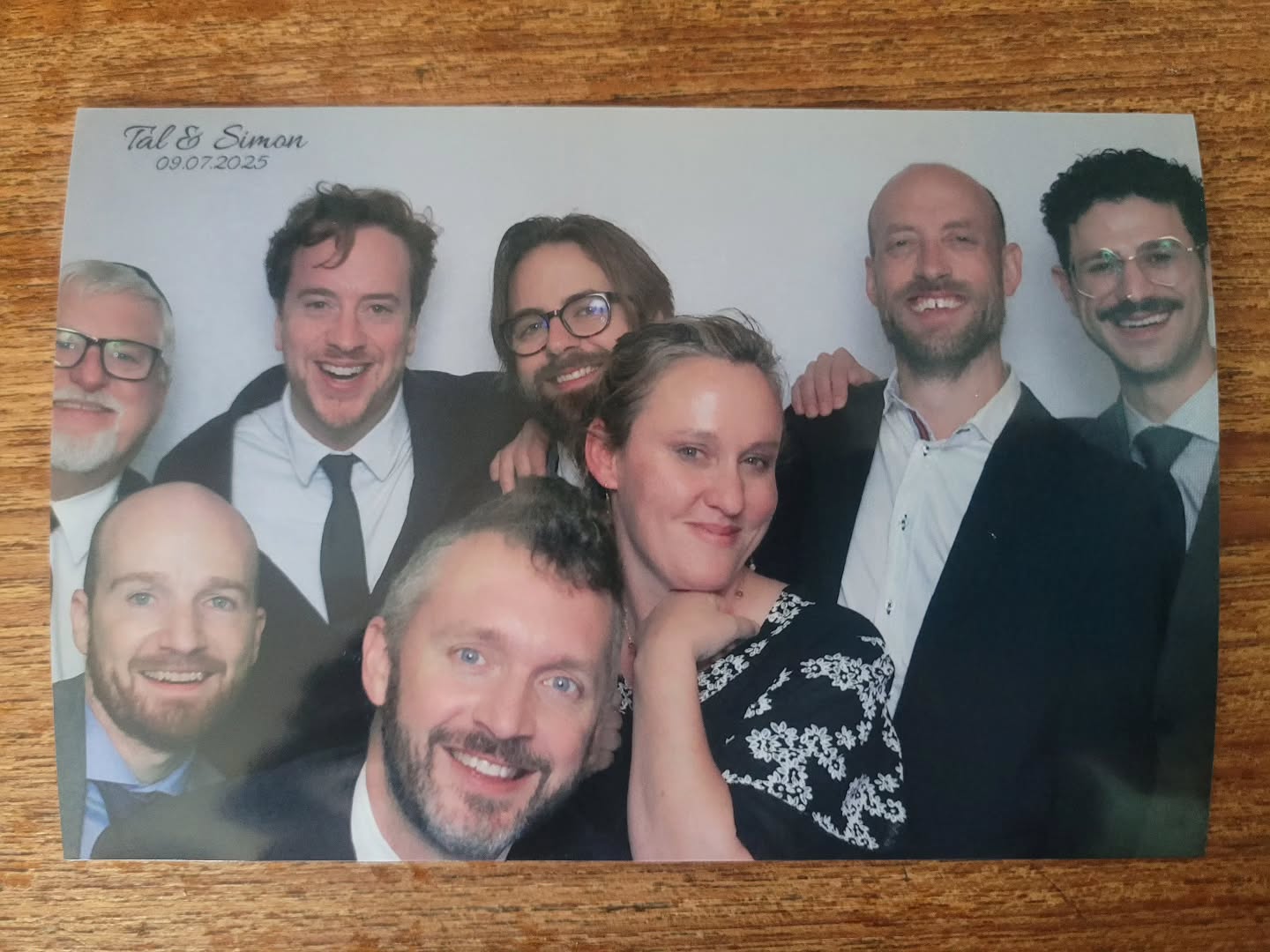 I love photo booths at weddings!