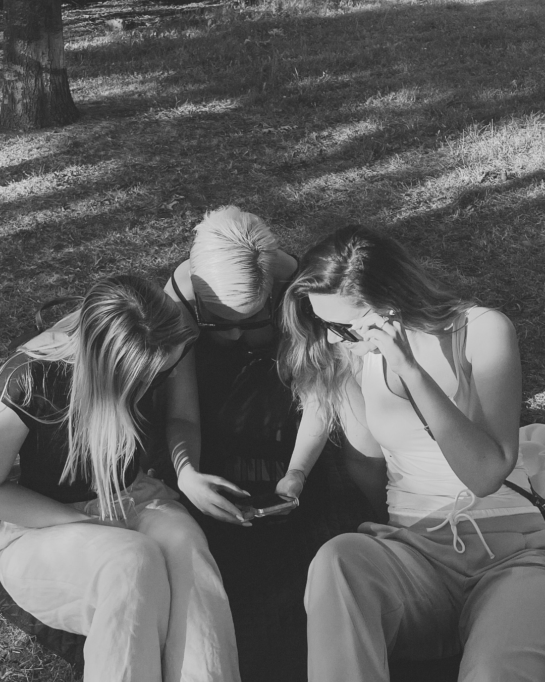 Намеренията вдъхновяват. Изборите изграждат. И ако животът ти днес изглежда така, както изглежда - то е защото изборите ти са го довели до тук. Ако искаш промяна - започни с един нов избор. Малък, но истински.
Какво си готова да избереш този месец? Сподели ни в коментарите ↓