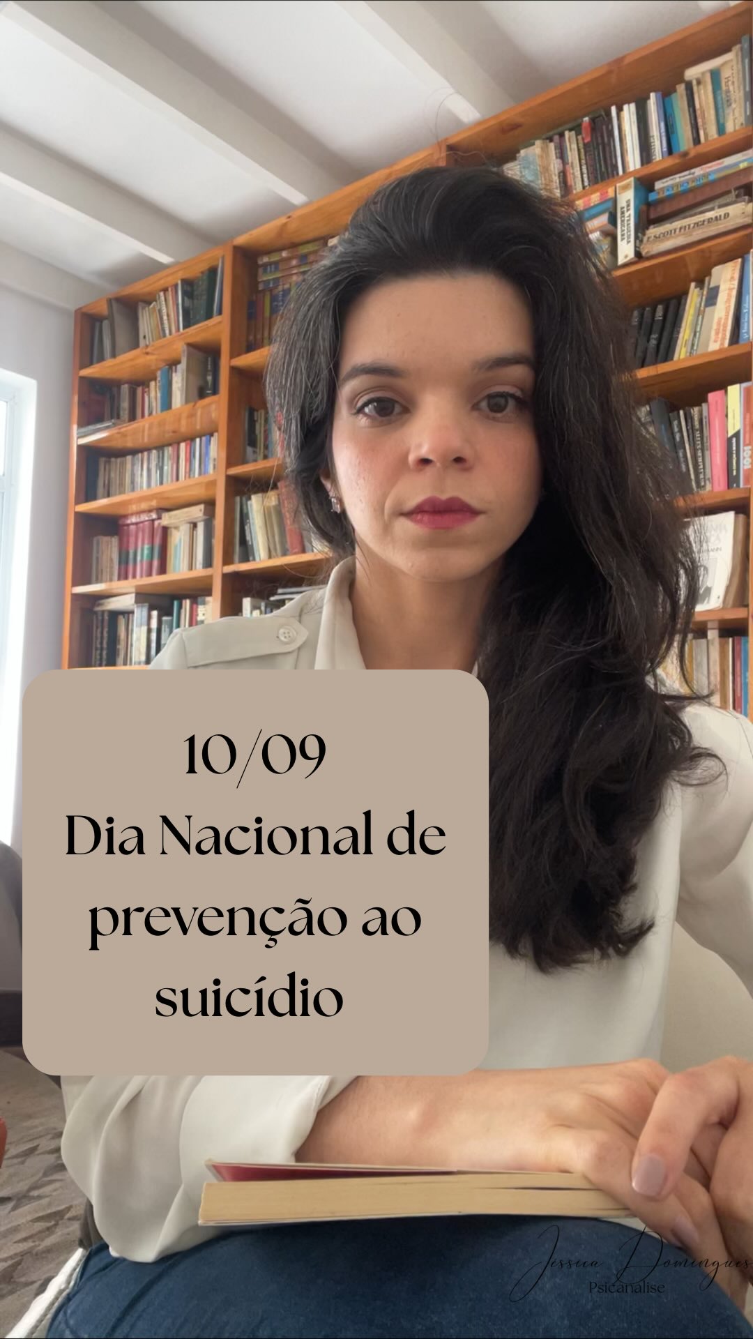 Nem sempre os sinais do sofrimento são visíveis.
Neste 10 de setembro, Dia Nacional de Prevenção ao Suicídio, o convite é para refletirmos juntos: entre o silêncio e o grito, podemos criar pontes de diálogo e cuidado.
📖 Indico a leitura do livro do psicanalista Cassorla: Suicídio, fatores inconscientes e aspectos socioculturais.
📞 E se você estiver em crise, pode ligar para o CVV – 188 (gratuito e sigiloso).
#SetembroAmarelo #Prevencao #SaudeMental #AnalisePessoal #Psicanalise