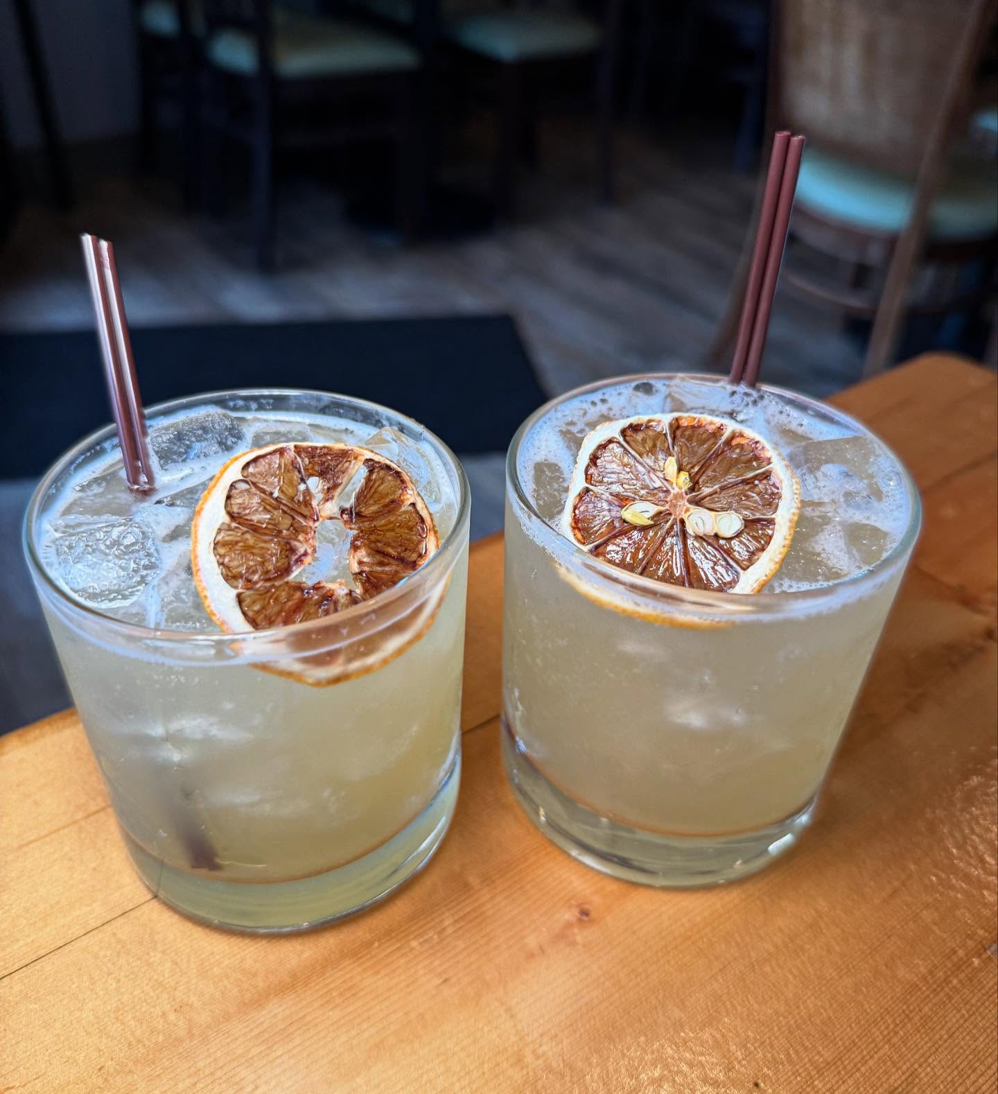 Friday calls for a cocktail 🥂 Kick off the weekend with our El Jefe — crafted with Dos Alas tequila, honey, ginger, lemon, and a peated spritz. ✨🍋🔥
.
.
.
.
.
#copperkettlecafe #westchesterny #nyrestaurant #newyorkrestaurant #nyeats #newyorkeats