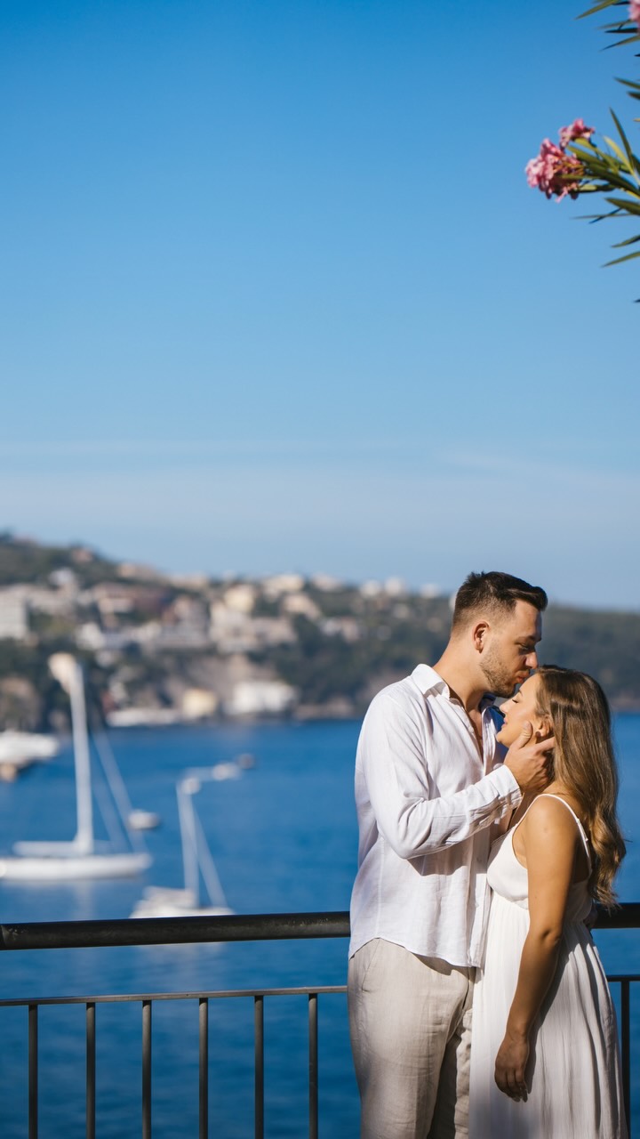 From the first rays of the morning sun to the breathtaking views of Sorrento, Kasia & Adrian’s photoshoot was pure magic. Walking through the elegant gardens of @villa_crawford_ and along the most beautiful terraces of the coast, their connection shone in every frame. Capturing these moments of joy, intimacy, and natural beauty was an absolute pleasure. 💛
#SorrentoPhotoshoot #SorrentoCouplePhotos #SorrentoEngagement #SorrentoPhotographer #CouplePhotoshootSorrento #SorrentoLove #AmalfiCoastPhotoshoot #EngagementPhotosSorrento #SorrentoPhotography #SorrentoCouple #SorrentoItaly #CouplePhotographyItaly #SorrentoPortraits #SorrentoRomance #SorrentoViews #SorrentoPhotoExperience #SorrentoMoments #SorrentoPreWedding #SorrentoLifestyleShoot #SorrentoPhotographers