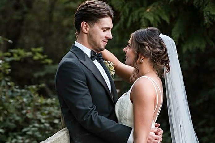 Forever grateful to my beautiful brides who share their photos with me. ✨
On the morning of your wedding, I get those sacred hours with you calming, pampering, and bringing your bridal vision to life. What I don’t see is the moment you step out with your groom. Seeing that captured in your photos is such a privilege.
Thank you for trusting me to be a part of one of the most treasured moments in your lives. 🤍
Photographer - the talented @paulplacitelliphotography
Venue @brookfieldbarn
#BridalMorning #WeddingMorning #BridalPrep #PamperedBride #CalmBride #BridalGlow #BridalBeauty #WeddingHairAndMakeup #TimelessBride #BridalInspiration #LuxuryBride #BridalElegance #ModernBride #BridalStyle #BridalGlam #WeddingGlow #SophisticatedBride #BridalMakeupArtist #LuxuryWeddingInspo #BridalEditorial #SussexBride #EastbourneBride #SouthEastBride #UKWedding #SussexWedding #UKBride #WeddingBeauty #BridalHair #BridalServices #BridalBooking