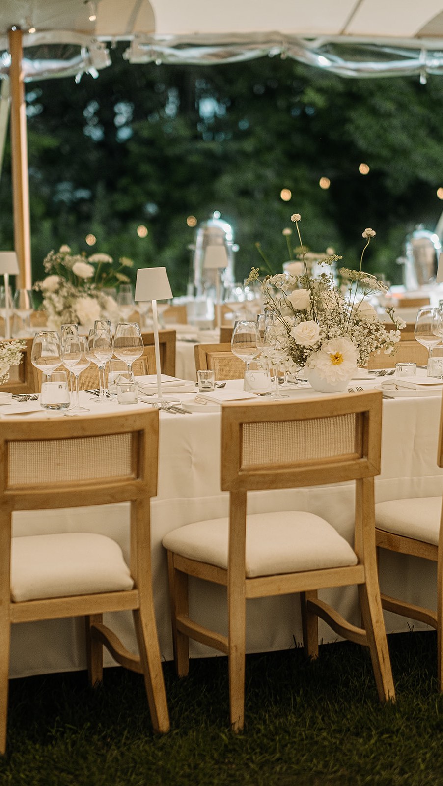 Raffiné et élégant, à l’image de C&M 🤍
L’équipe :
Organisation & design : @erikaco.events
Lieu : @poloparcfarms
Chapiteau : @sperrytentscanada
Traiteur: @hbevenement
DJ : @brunoberdnikoff
Fleuriste : @ateliercarmel
Papeterie: @whitewillowpaperco
Photographe : @sarahwhitephoto
AV : @contakav
Location: @tenuedesoiree_ @celebrationsgroup @divalocation
Band : @tuxedo_swing_productions
Gâteau : @henriettedesserts
Mariés : @the_reimbold & morganadamsmoisan