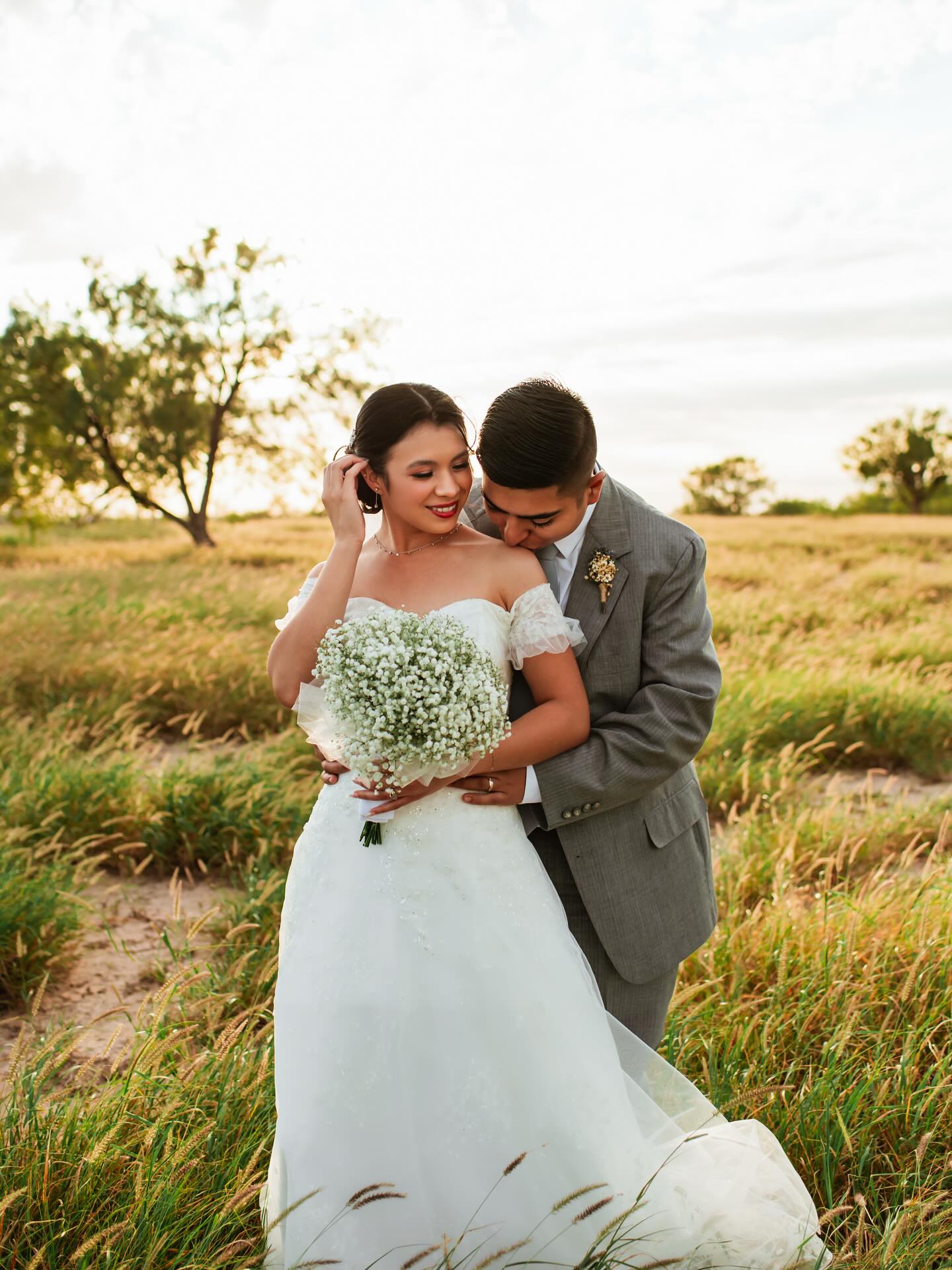 Loved the golden fields on this beautiful wedding day! 🌾 still can’t get over how gorgeous these turned out!! Also how cute was the groom stopping to get some pics of his gorgeous bride!! 🤩
.
.
.
#texasweddingphotographer #sanantonioweddingphotographer #texasweddings #austinweddingphotographer #bridesoftexas
#2026bride #hillcountryweddings #sanantonioweddings
#boerneweddingphotographer #2025bride
#sanantoniobride