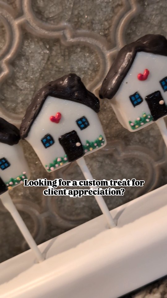 🏡✨ POV: You’re looking for the perfect way to say thank you to your clients… and we’ve got just the thing! These adorable house-shaped cake pops are not only sweet, but they’re also a thoughtful (and memorable!) way to show appreciation. From rolling out the dough to tying the final bow, every detail is handmade with care here at The Treat Box TX. 💕
Whether you’re a realtor wanting to celebrate closings, or a business owner looking for custom client gifts, we’ll create treats that leave a lasting impression. Because nothing says “welcome home” like something sweet!
📦 Custom packaging + bows included
#TheTreatBoxTX #BestOfLibertyHill #BestBakery #BestSweetTreats #LibertyHillBakery #AwardWinningBakery #RealtorTreats #ClientAppreciation #ClientAppreciationTreats #ClosingGifts #RealEstateTreats #SweetClientGifts #CustomCakePops #EdibleGifts #TexasBakery