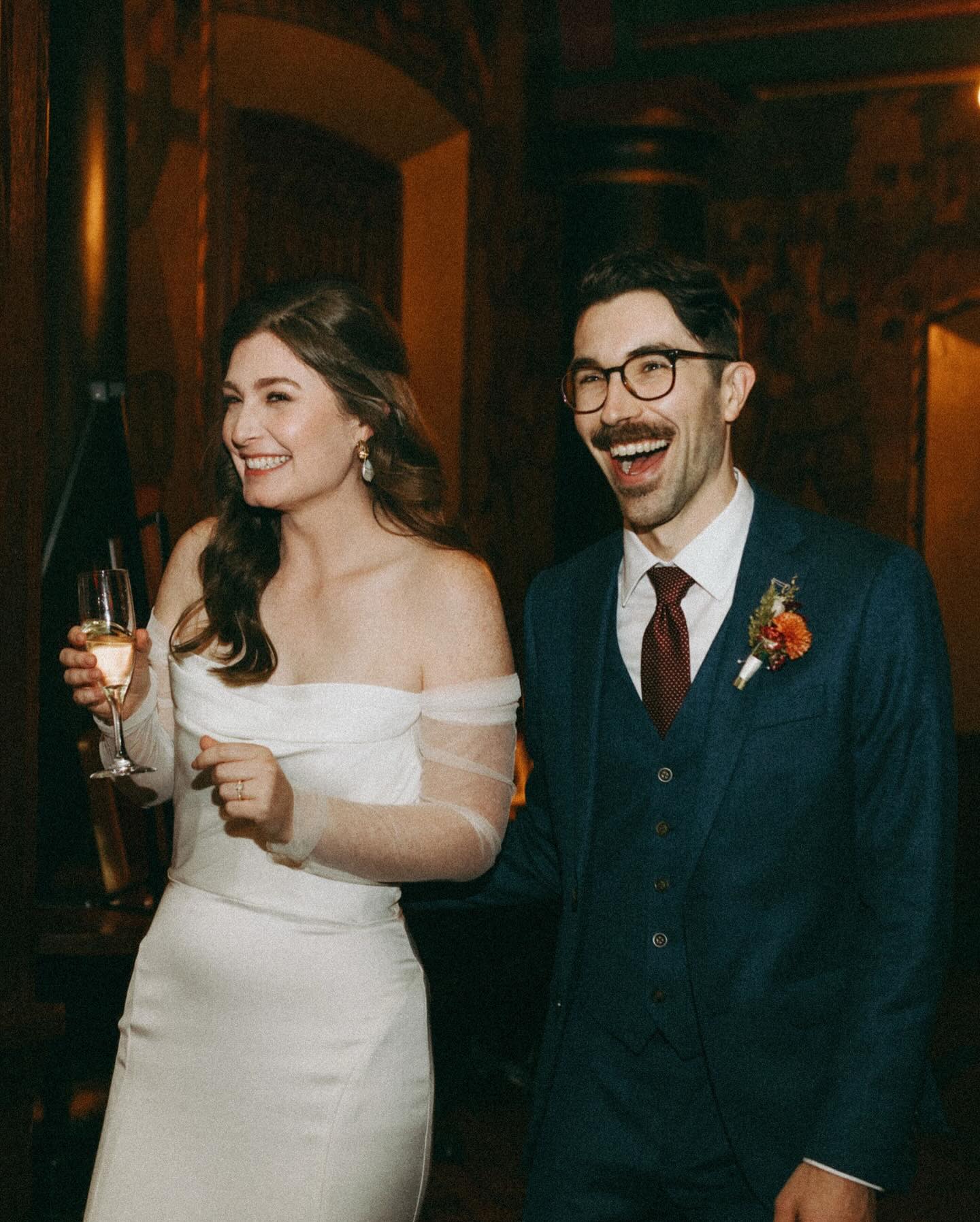 𝑪𝒍𝒂𝒊𝒓𝒆 & 𝑩𝒊𝒍𝒍𝒚 🍂
Fall weddings just hit different. Cozy vibes, golden light, and all the love in the air. Truly the dreamiest season to celebrate.
Hair and makeup: @alexandraweddingsco
Photography: @elisllinares
Florals: @localcolorflowers
Bride: @clairecokerdaly
#DMVBrides #DMVWedding #DMVWeddingHair #DMVWeddingMakeup #DMVBridalBeauty #DMVWeddings #DMVBridal #DMVBeautyTeam #DMVHairAndMakeup #DMVWeddingStylist #BridalUpdo #WeddingUpdo #BridalHalfUp #HalfUpHalfDownHair #BridalHairstyle #RomanticUpdo #WeddingHairInspo #BridalHairGoals #SoftGlamBride #SoftGlamMakeup #BridalSoftGlam #BridalGlow #WeddingMakeupInspo #TimelessBridalMakeup