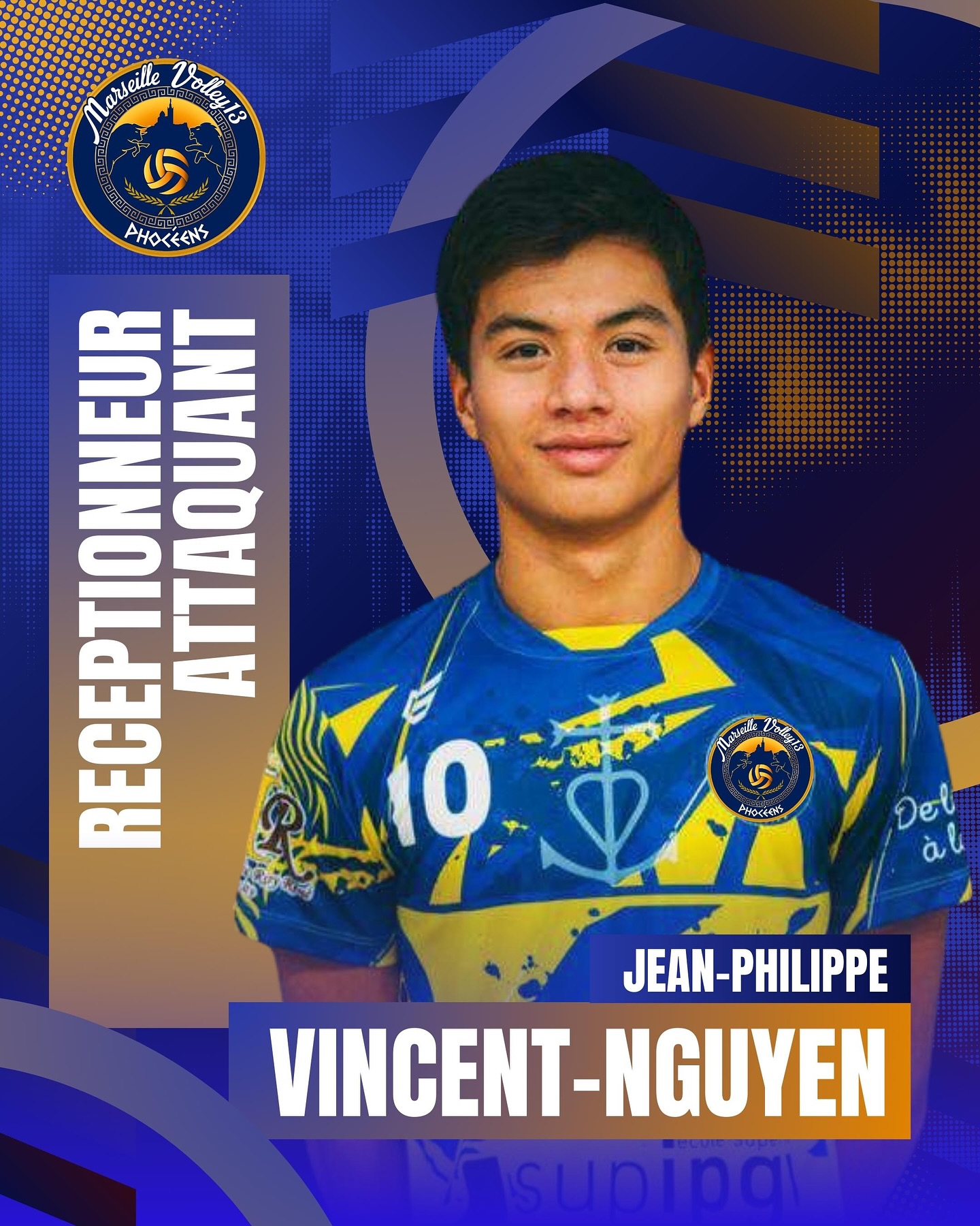 🔵⚪️Autre nouveau visage en N2 Masculine cette année : Jean-Philippe se présente lui-même ✍️
« J’ai commencé le volley-ball à Nîmes où j’ai rapidement démarré les compétitions jeunes.
J’ai aussi commencé le beach-volley avec ce club où j’ai fait 4e de France en M15.
Puis en M18, je suis parti jouer à Arles pour évoluer en prénat. Cette année-là, nous avons fini premiers du championnat 🏆 et j’ai intégré les entraînements avec l’équipe élite.
➡️ L’année d’après je suis entré au pôle espoir de Montpellier et j’ai commencé à jouer avec la N3 et N2 d’Arles. Avec l’équipe N2, on est monté en Elite cette année-là 🚀.
L’année suivante, j’ai continué au pôle espoir de Montpellier et j’ai joué en N3 et Elite. Cette saison en Elite m’a permis de côtoyer de très bons joueurs qui m’ont donné l’envie de progresser encore plus.
À la fin de cette saison, j’ai aussi été champion de France de beach-volley avec Marignane avant de partir au centre de formation de Reims.
Maintenant, j’arrive dans le club de Marseille 💙 en essayant d’apporter ce que j’ai appris dans mes différents clubs et structures… et en espérant toujours continuer de progresser 💯. »
✨ Bienvenue JP ! ✨