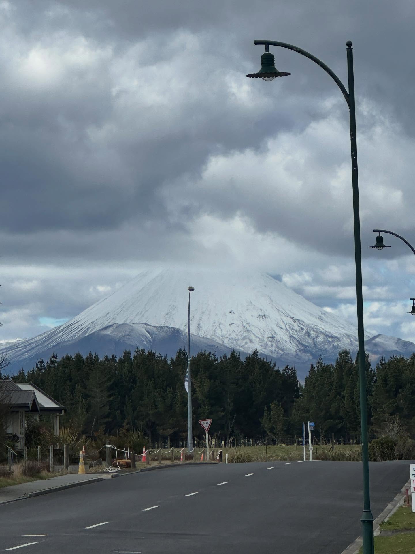 A very snowy and misty mountain ๐ป
๐https://www.adventurelodge.co.nz