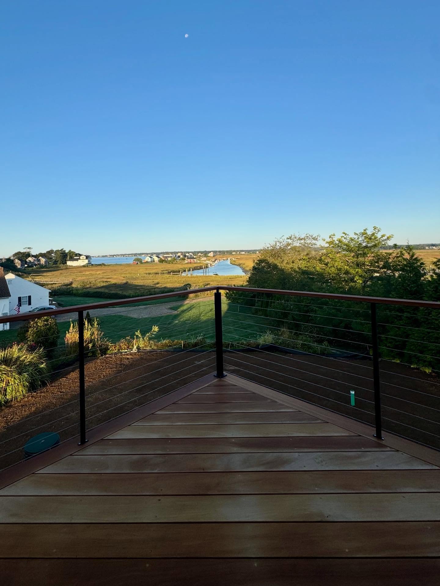 Imagine waking up to this every morning. Primary suite balcony of your dreams ☕️😍
#simmonsquality #customhomes #coastaliving #designandbuilt #newhomeconstruction #coastalconstruction #coastalhome #madisonct