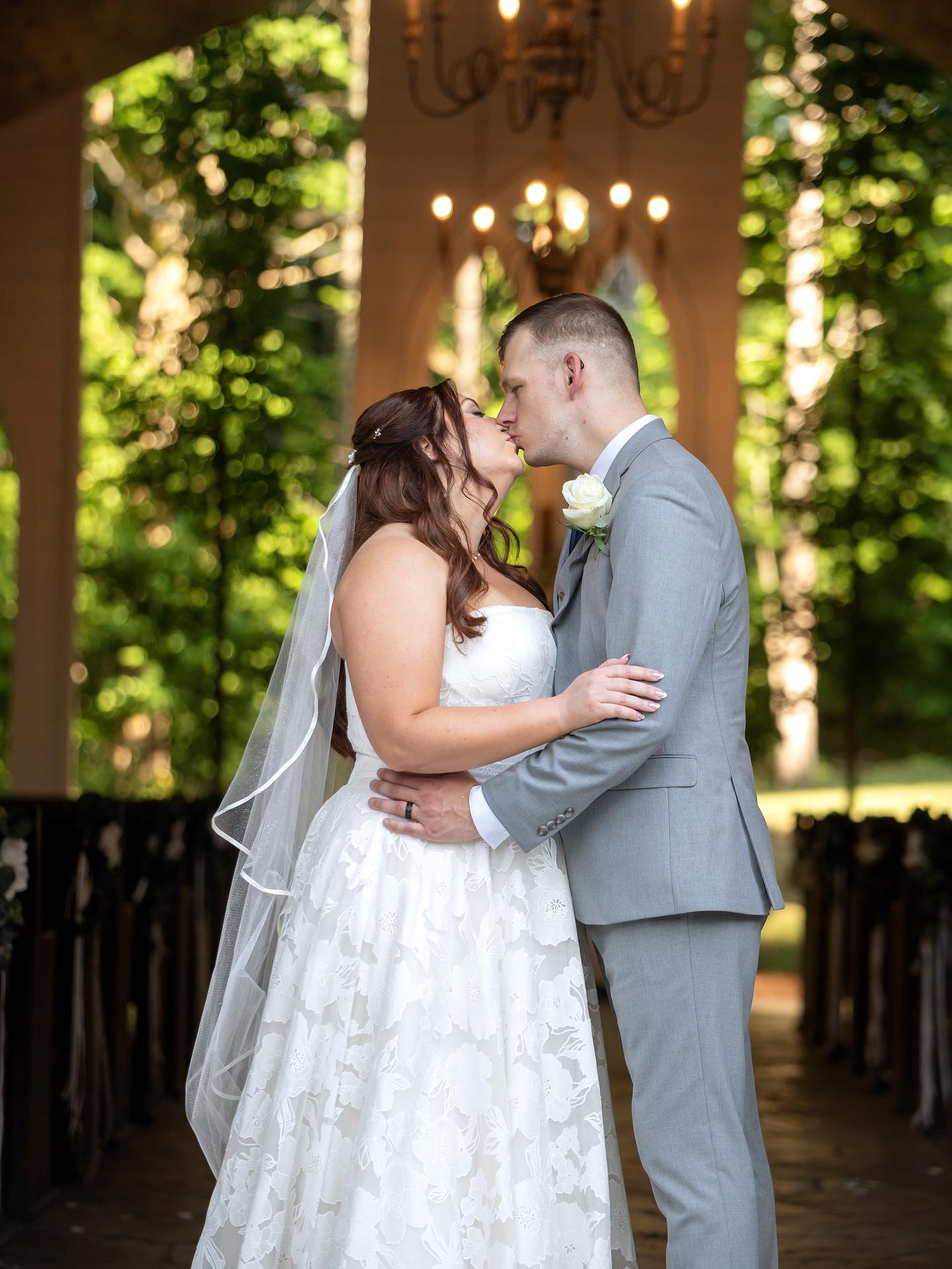A fairytale from beginning to end. 💕
#nashvillewedding #nashvilleweddingphotographer #weddingphotos #brideandgroom #wedding