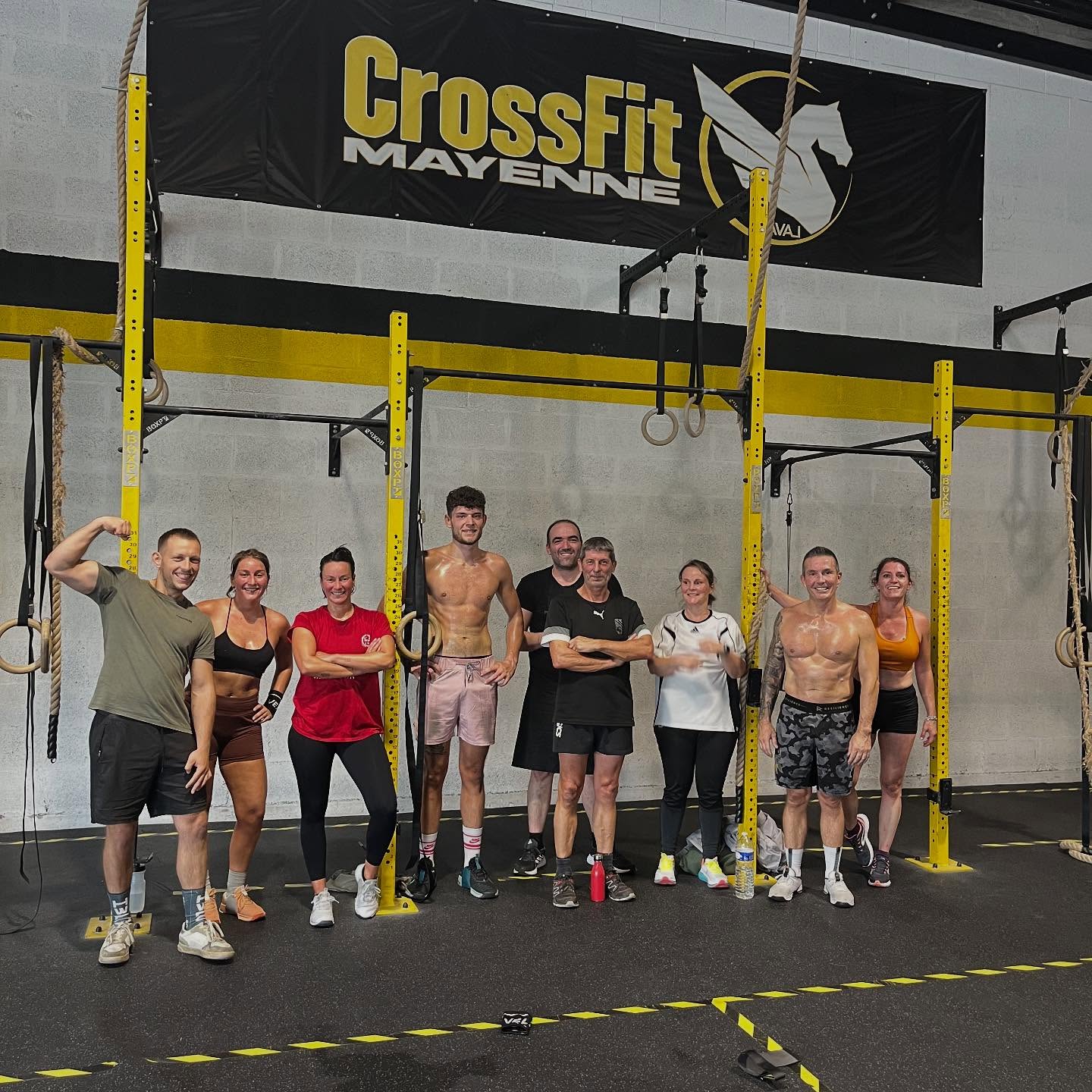 🔥 WOD hommage – 11 septembre 🔥
Aujourd’hui, toutes les classes de CrossFit Mayenne ont rendu hommage aux 343 pompiers disparus le 11 septembre 2001. 🙏👨🚒
Un For Time de 343 burpees + bar muscle-up en relais par deux… 💥 Et mes athlètes ont tout donné. Des vraies machines de guerre qui ont bossé dur, ensemble, pour honorer ce souvenir. 💪❤️
👏 Fier de vous, et fier de voir l’esprit d’équipe, la détermination et le respect que vous avez mis dans ce WOD.
Never Forget. 🕊️