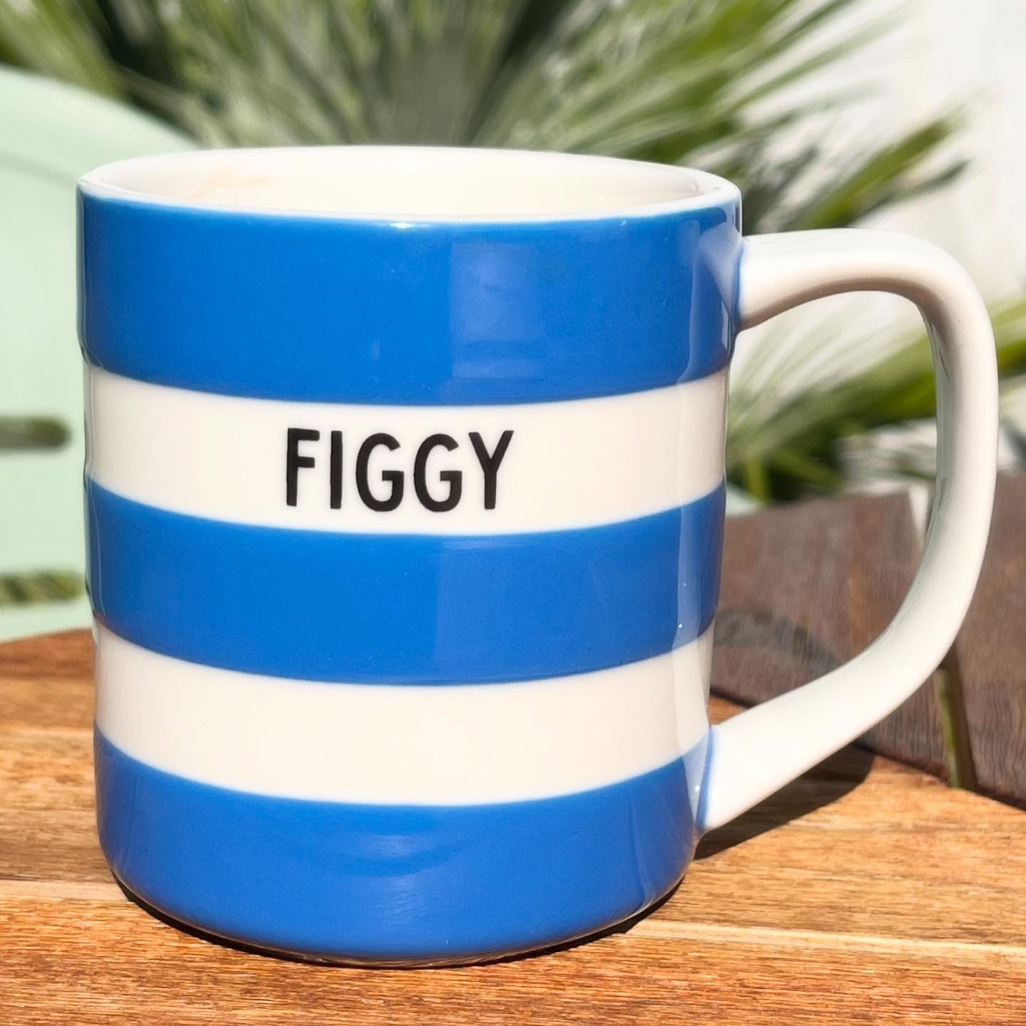 Fully branded coffee in the Figgy Cottage garden
#figgycottage #figgycottagestives #happystaysbythesea #cornishware #cornishwareblue #cornishcottage #cornishcottagewithgarden