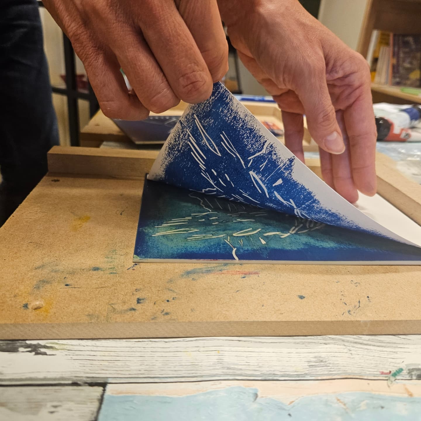 Super leuke middagdag met lino druk als thema. Er is hard gewerkt en met resultaat! Wauwie!! Gewoon super.
Dit was een workshop op locatie. Wil jij ook een workshop op locatie? Neem dan even contact op met me voor de mogelijkheden.