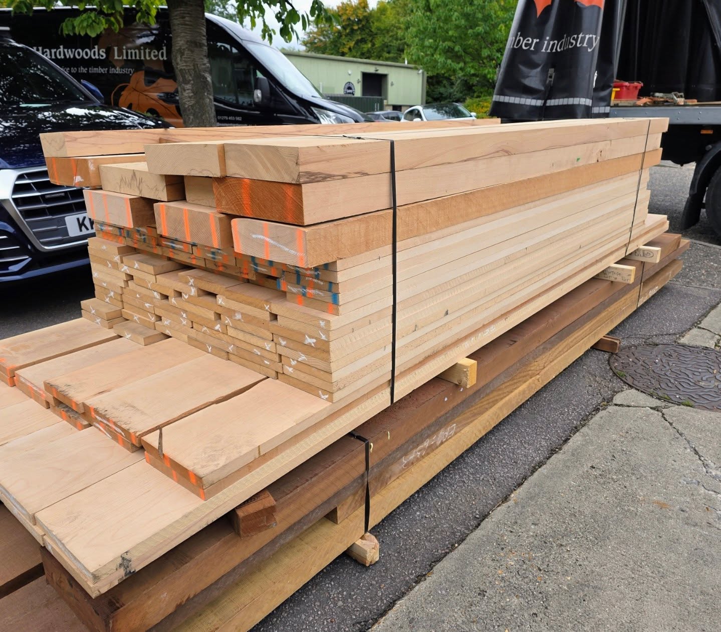 A lovely pack of Steamed Beech caught my eye this morning whilst being loaded on to our lorry.
Steamed Beech FSC Certified
25mm and 32mm Superior Grade
75mm Superior Colour Grade (Paint Grade)
#hardwood #FSC #beech #beechwood #joinery #carpentry #timber