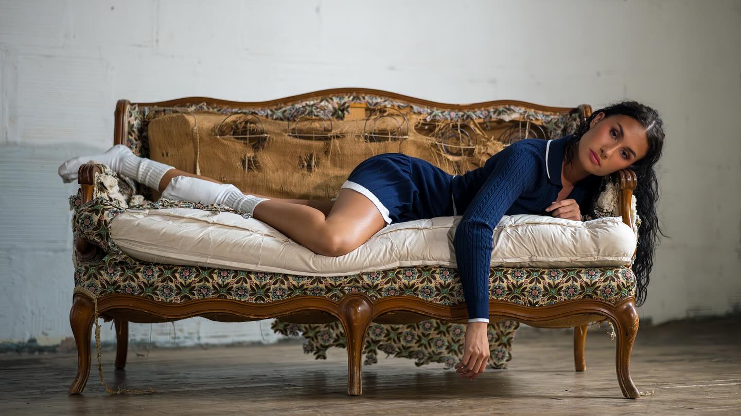 ‘twenty minutes past “be there in five”’ 🕓
Shot by 📸: @abroccard
So cool to explore natural lighting in our shoot from the 4th, more to come
And I just loved this battered couch